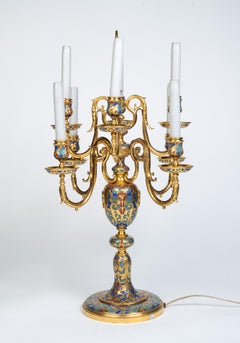 Excepcional pareja de candelabros de esmalte Champleve Ormolu de Sevin & Barbedienne