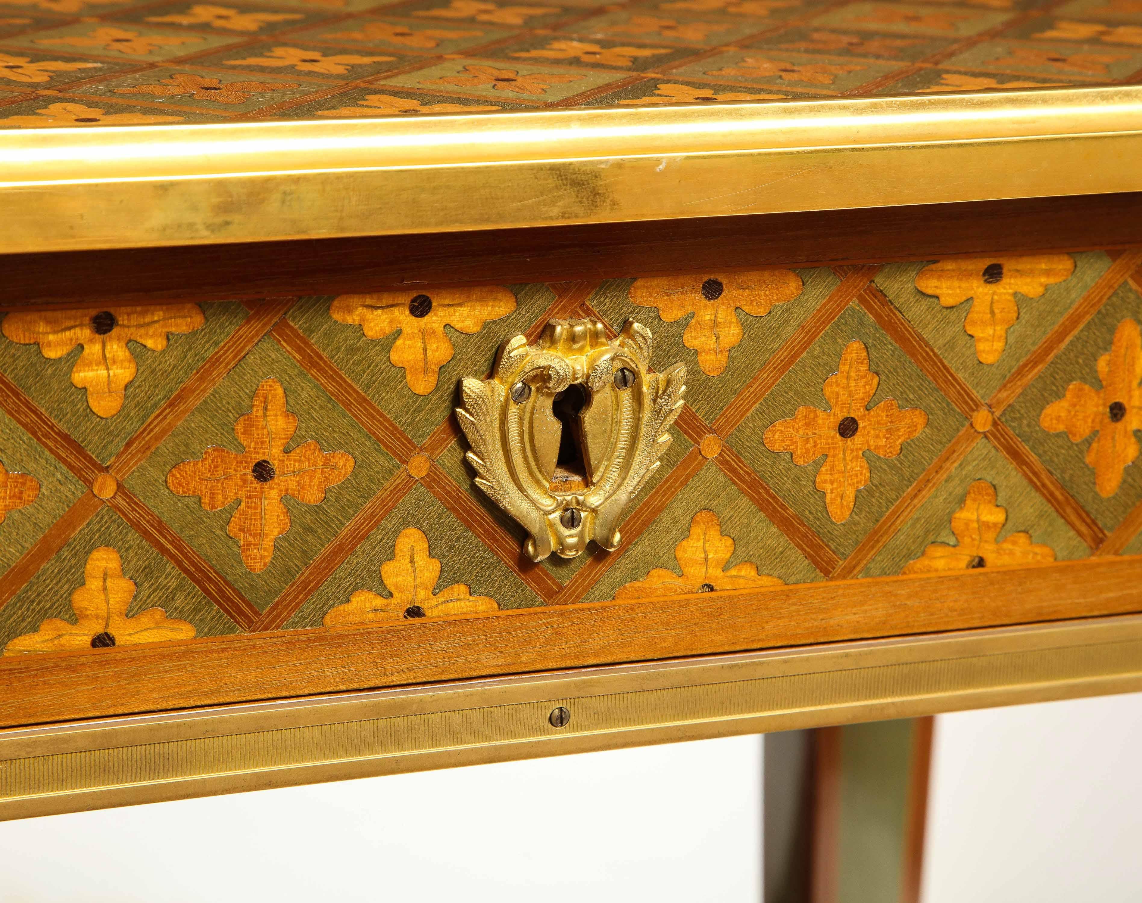 Exceptionnelle paire de tables d'appoint françaises en parqueterie et marqueterie montées en bronze doré en vente 4