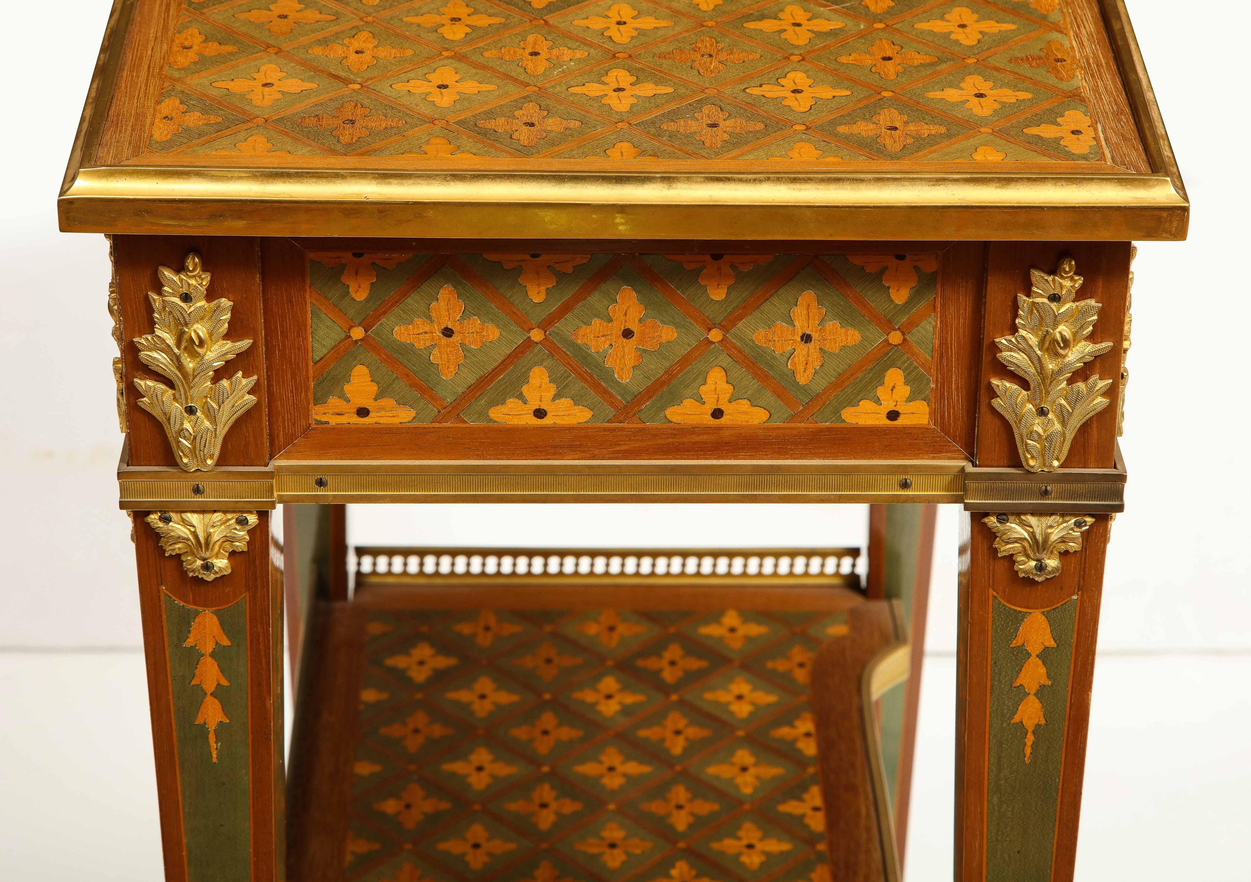 Exceptionnelle paire de tables d'appoint françaises en parqueterie et marqueterie montées en bronze doré en vente 10