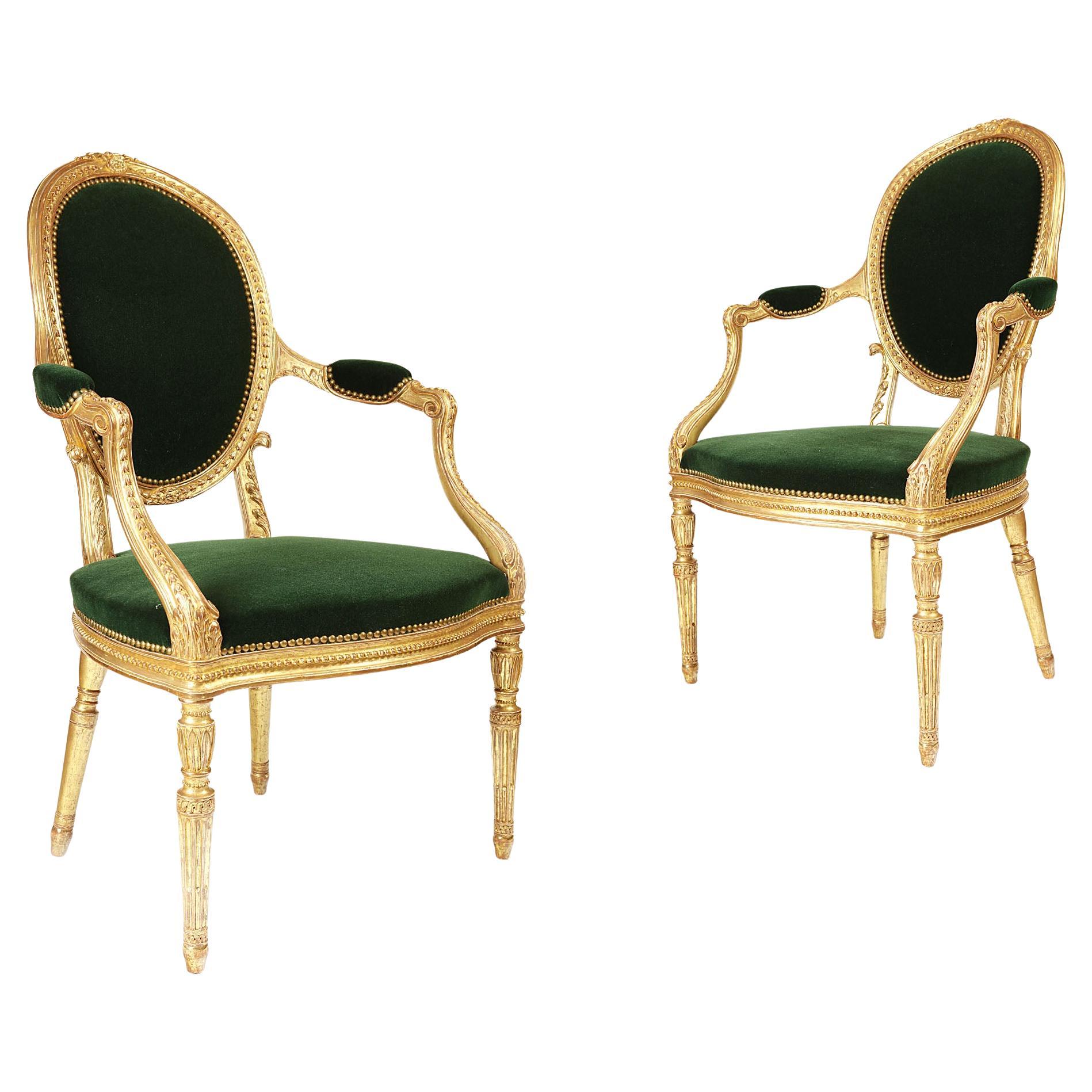 Un'eccezionale coppia di poltrone in legno dorato di Giorgio III, 1765 circa, attribuite a