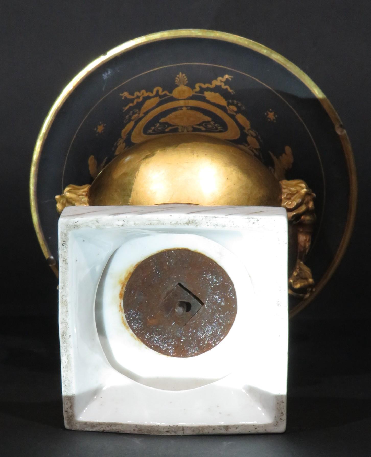 Excepcional pareja de jarrones con forma de campana de porcelana Old Paris, circa 1830 en venta 8