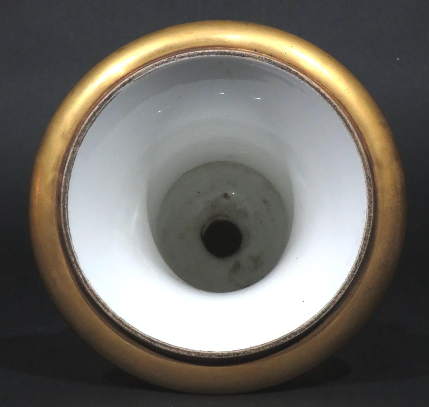 Excepcional pareja de jarrones con forma de campana de porcelana Old Paris, circa 1830 en venta 1