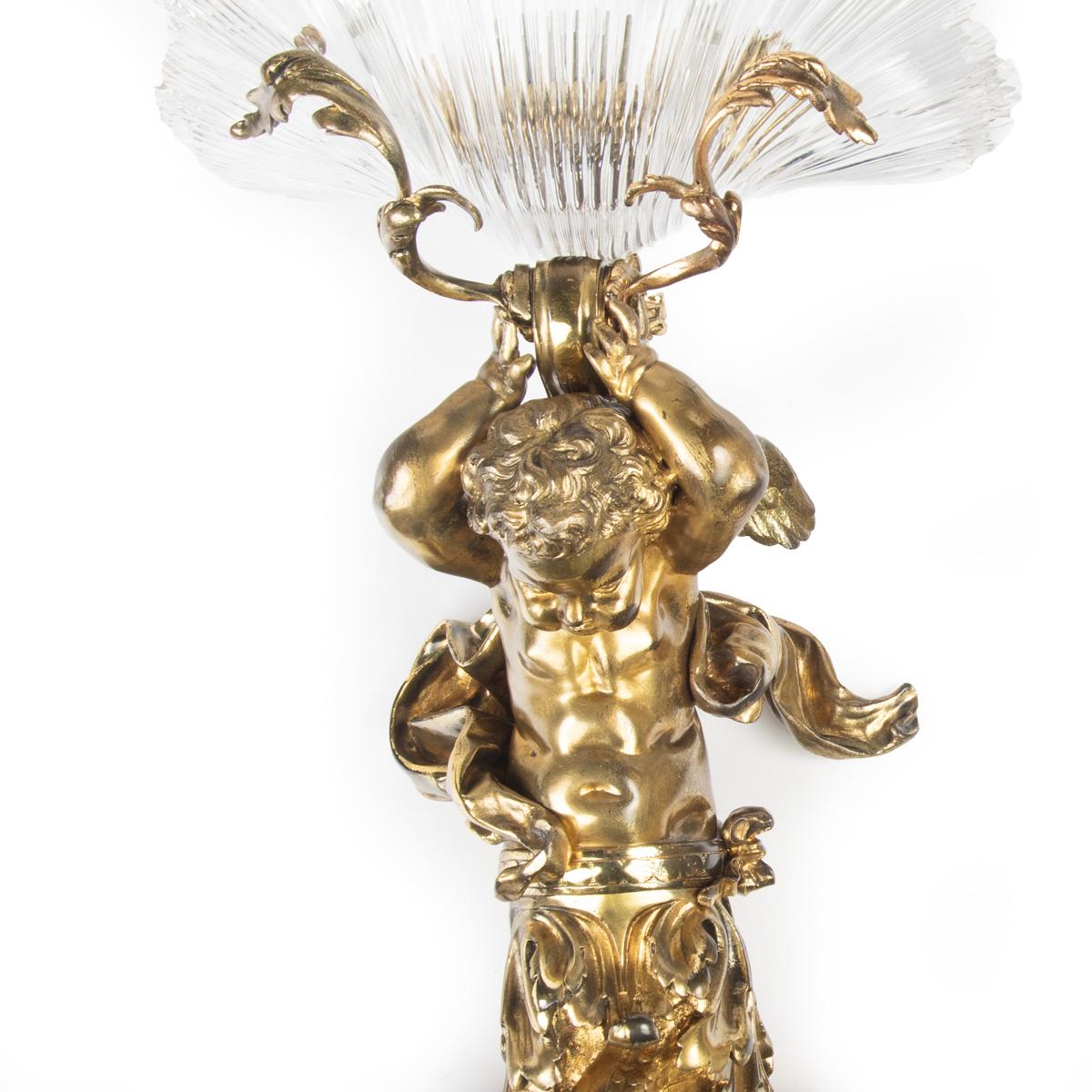 Exceptionnelle paire d'appliques en bronze doré et verre Triton de Lerolle Paris, vers 1870. Ces extraordinaires appliques sont conçues dans le style rococo et ont été fabriquées par la célèbre maison Lerolle Frères à Paris. Les pièces comprennent