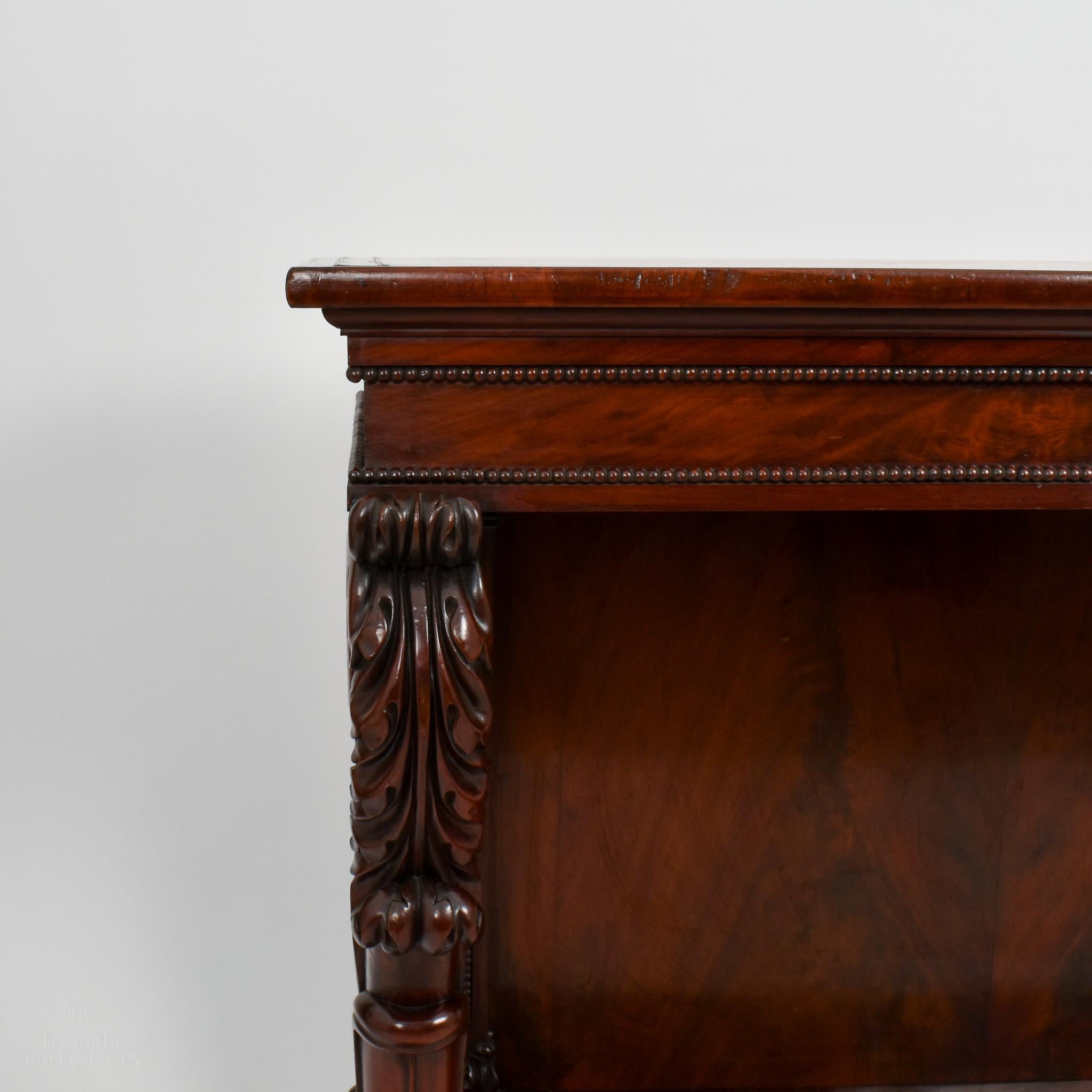Incrusté Exceptionnelle paire de tables console en acajou William IV, vers 1840 en vente
