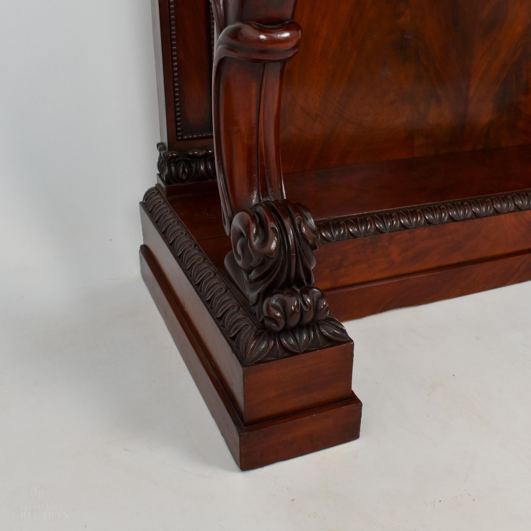 Exceptionnelle paire de tables console en acajou William IV, vers 1840 Bon état - En vente à Lincoln, GB