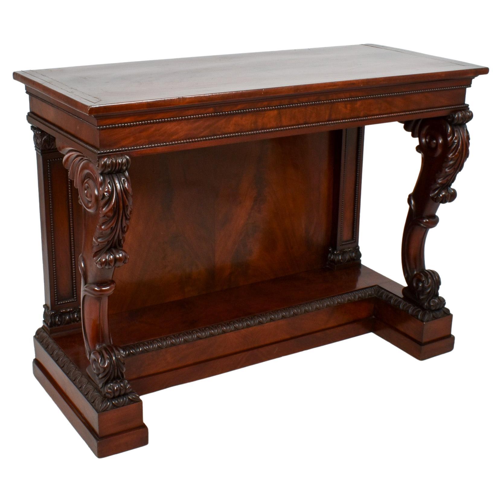 Exceptionnelle paire de tables console en acajou William IV, vers 1840 en vente