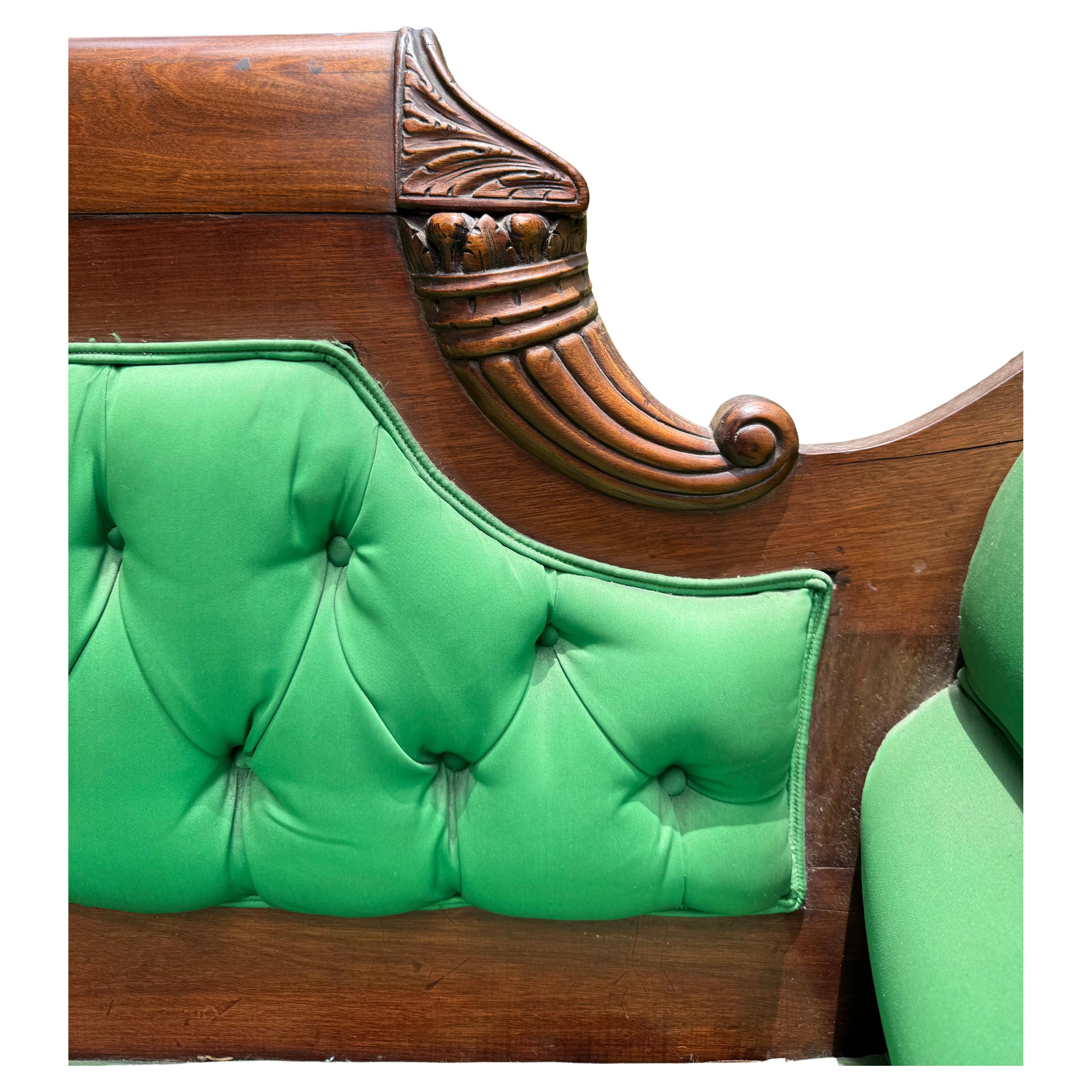 Exceptionnel canapé fédéral de Philadelphie, circa 1820-1830 - avec de magnifiques accoudoirs en forme de corne d'abondance
Ce grand canapé fédéral de Philadelphie, fabriqué vers 1820-1830, est un témoignage frappant de la sophistication et de