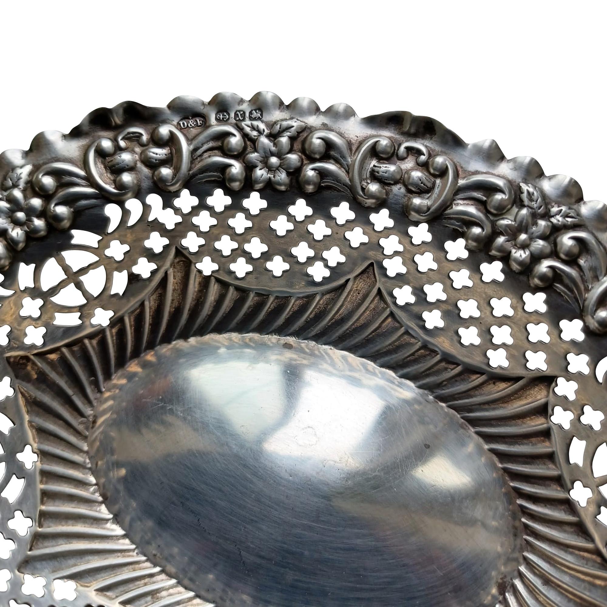 An Exceptional Victorian Silver Bonbon Dish by Deakin & Francis, Circa. 1897 For Sale 10