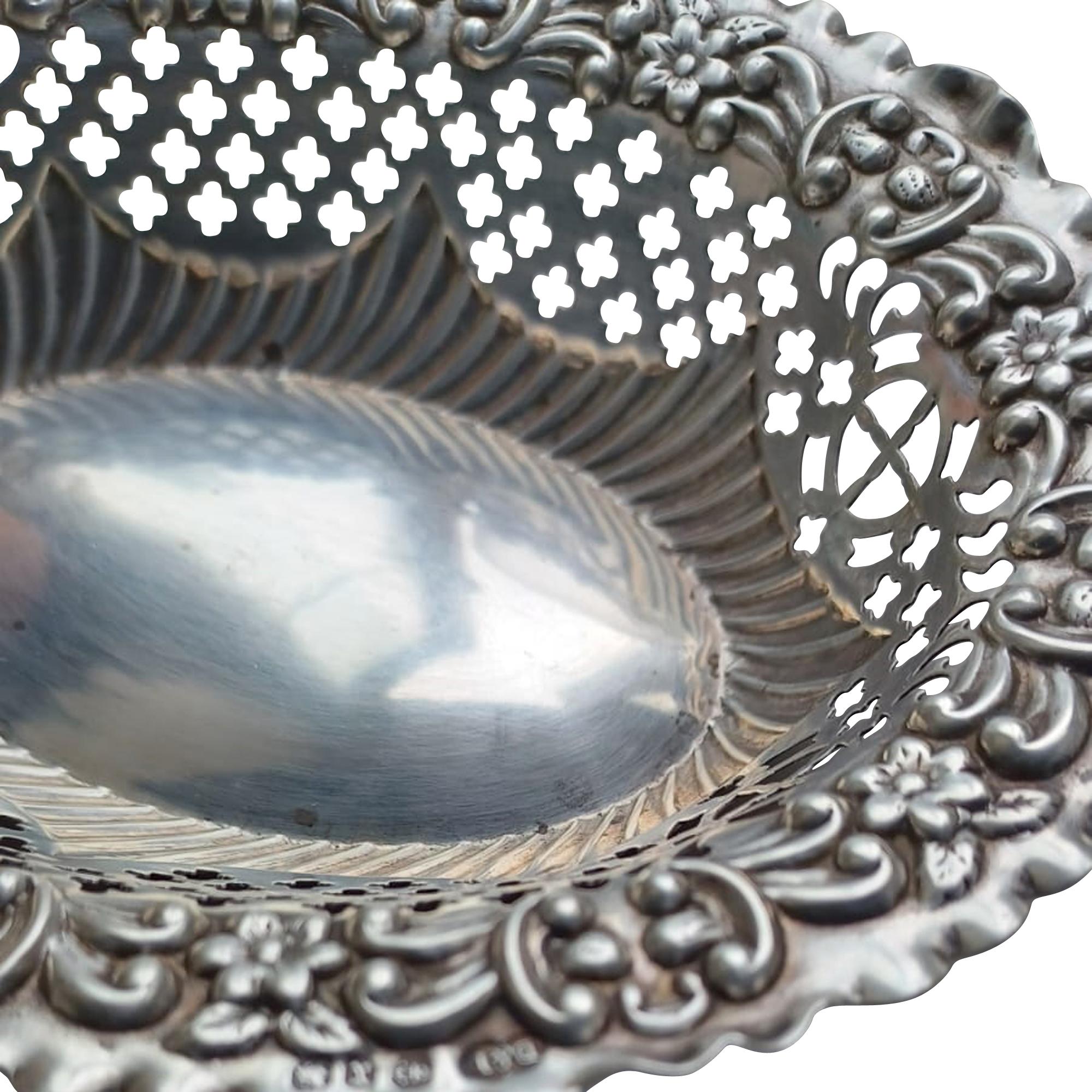 An Exceptional Victorian Silver Bonbon Dish by Deakin & Francis, Circa. 1897 For Sale 12