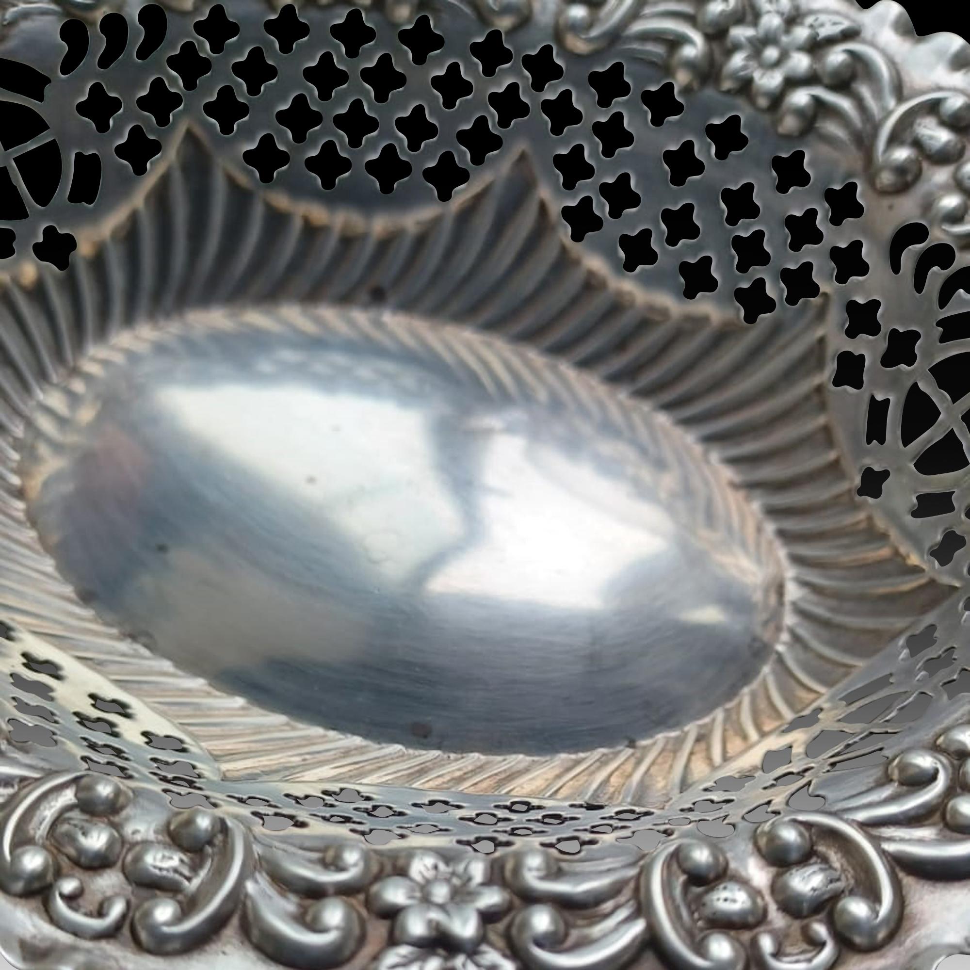 Women's or Men's An Exceptional Victorian Silver Bonbon Dish by Deakin & Francis, Circa. 1897 For Sale