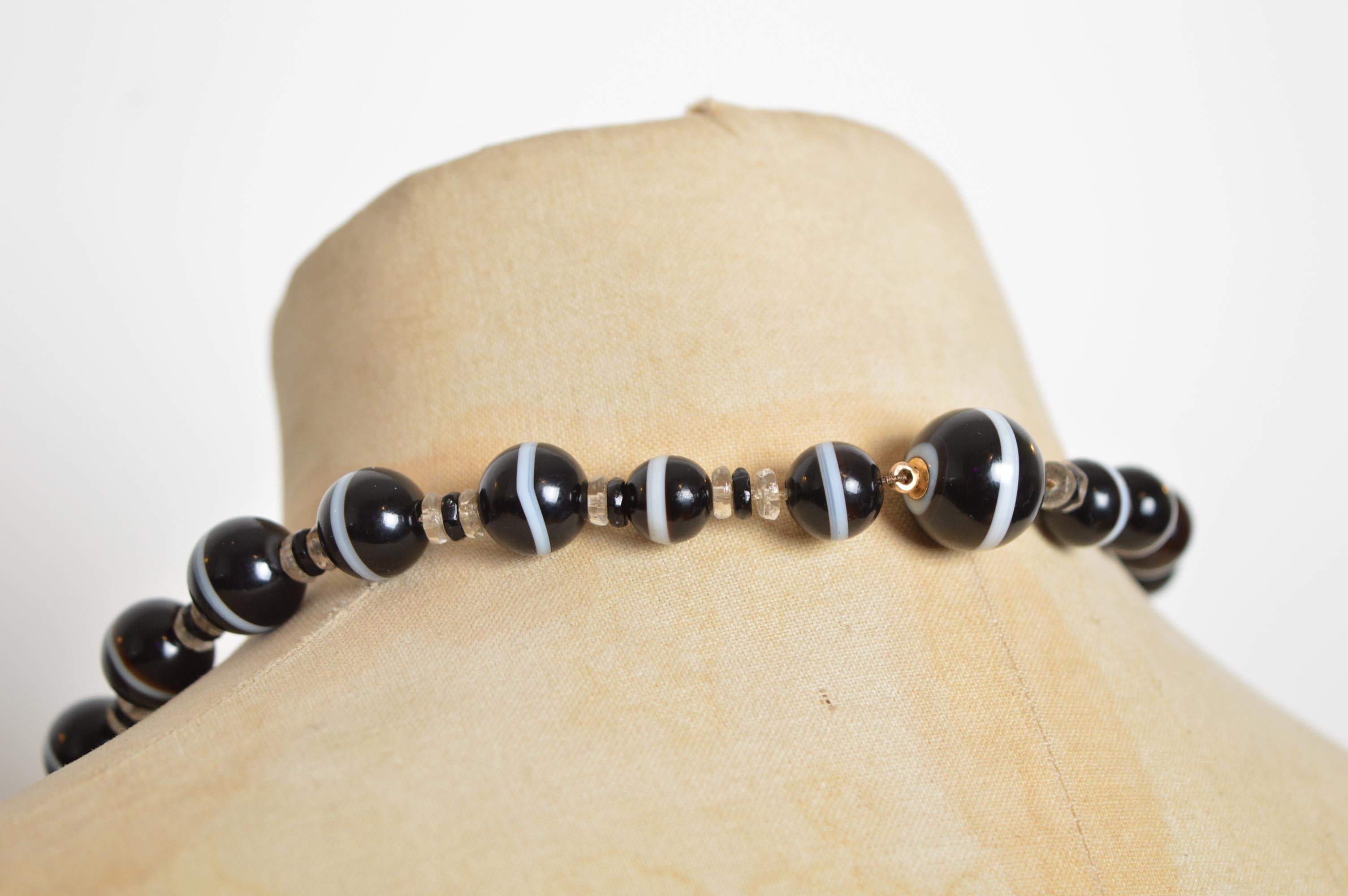 Eine außergewöhnliche viktorianische Kette aus schwarzen gebänderten Achatperlen - lange Halskette im Angebot 5