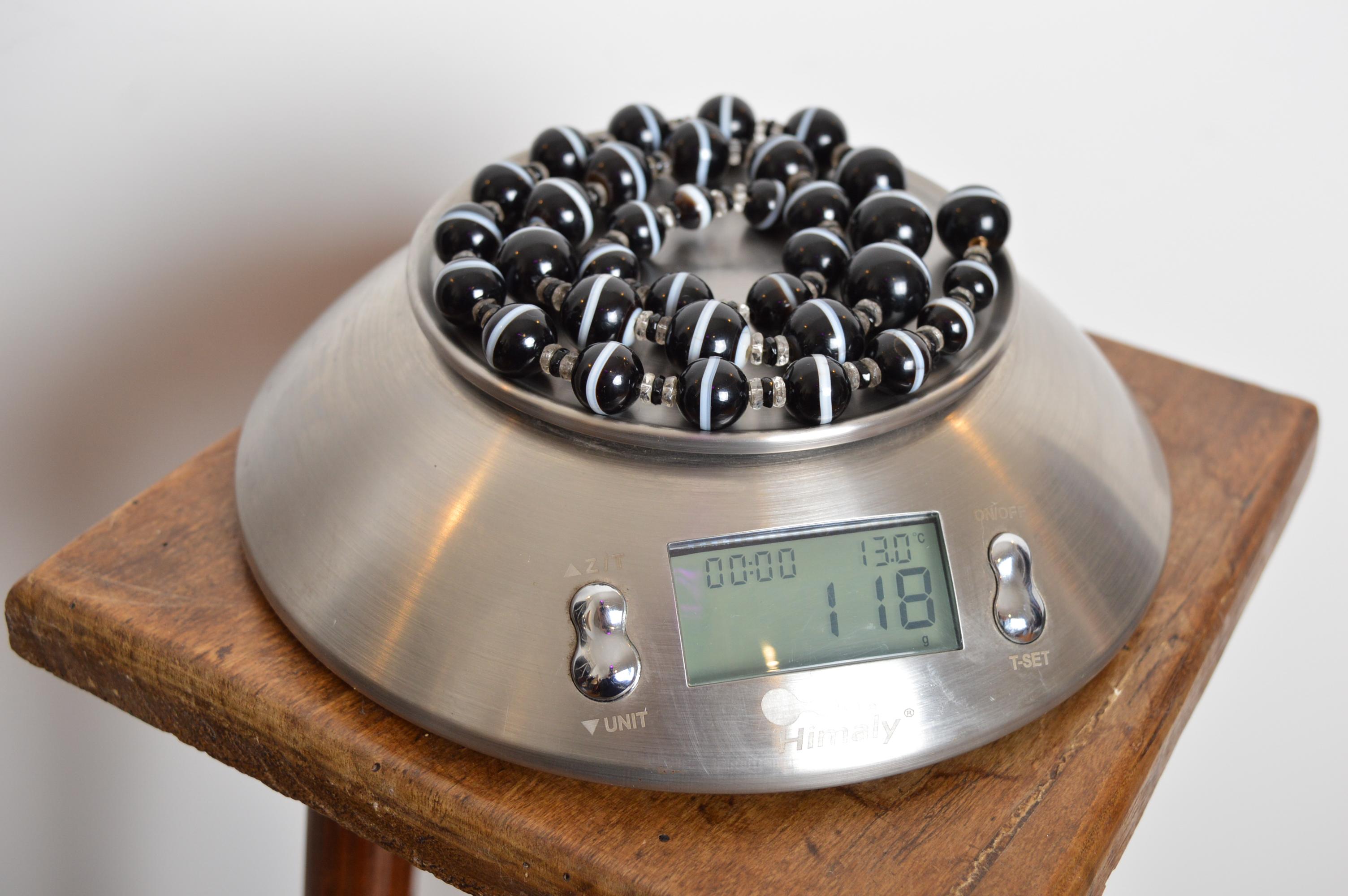 Eine außergewöhnliche viktorianische Kette aus schwarzen gebänderten Achatperlen - lange Halskette im Angebot 9