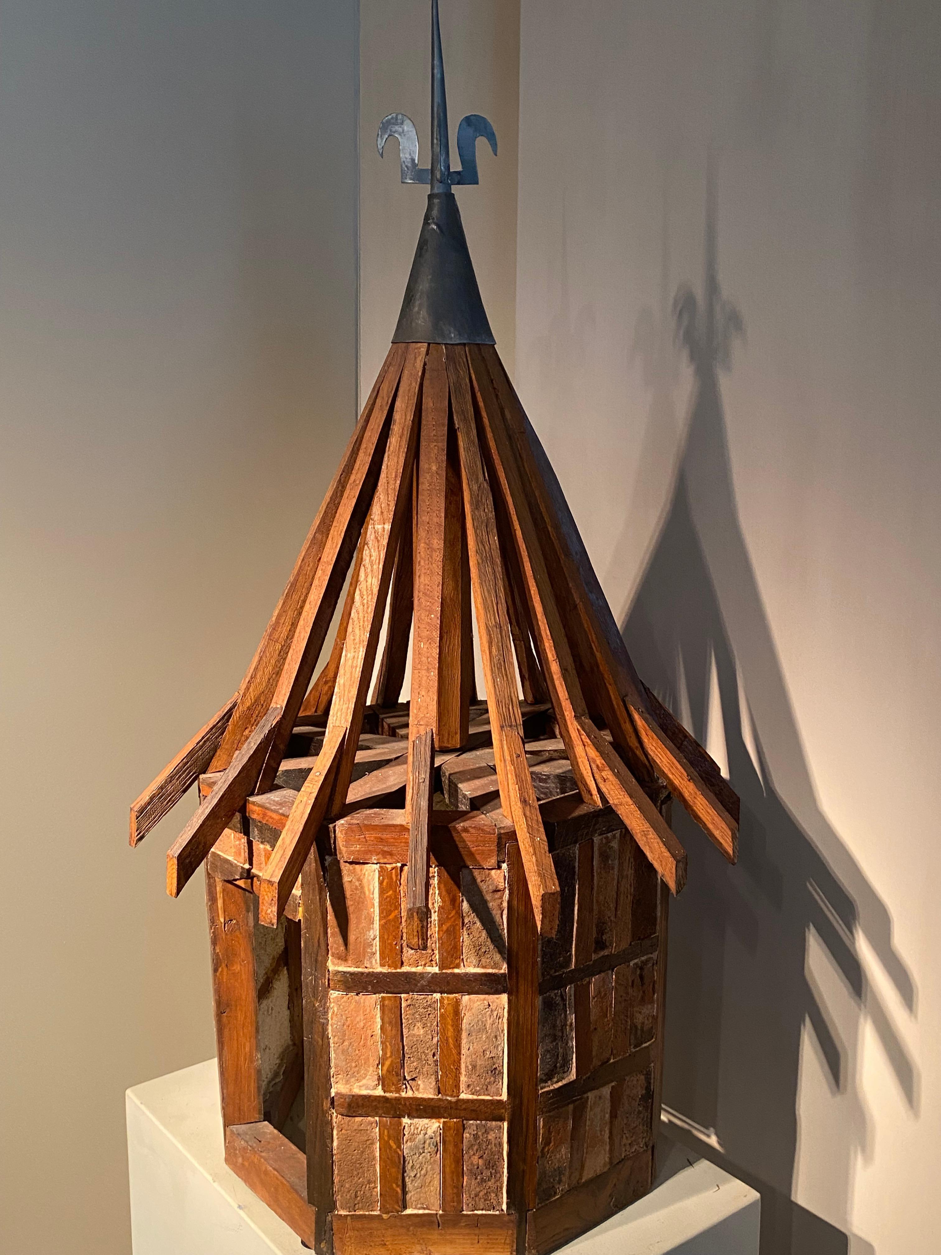 Un eccezionale modello di tetto in legno in vendita 1