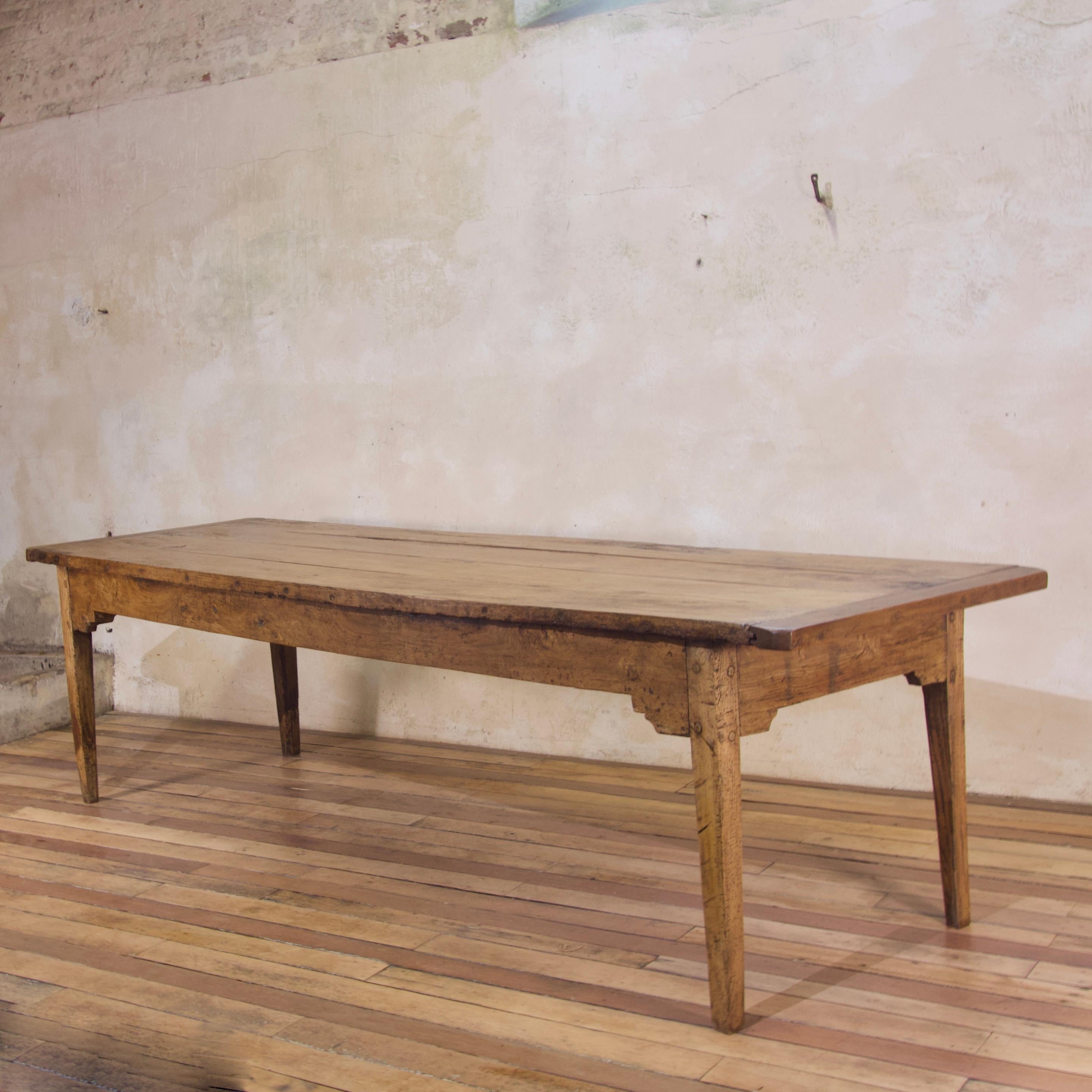 An exceptional late 18th century elm country farmhouse table. Displaying a majestic four plank top, with a rich and warm patina and a superbly figured grain. Demonstrating later cleated ends, a method that was incorporated to try and ensure that the