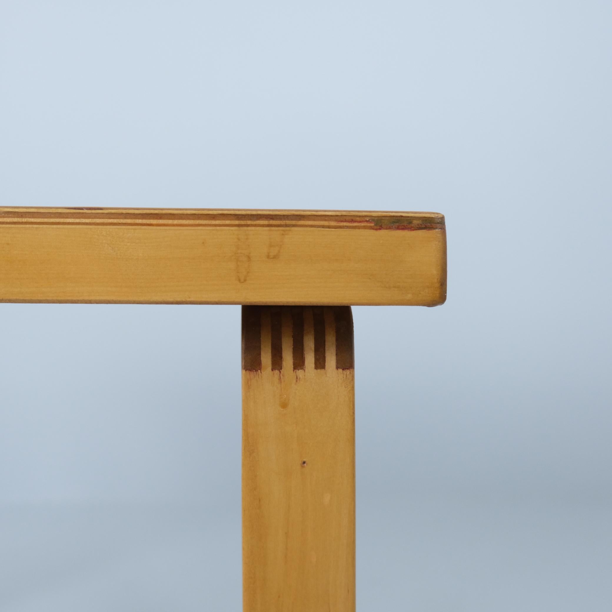 Ein außergewöhnlich seltener Alvar Aalto Couchtisch aus der Kriegszeit in Birke, Artek 1940er Jahre im Angebot 1