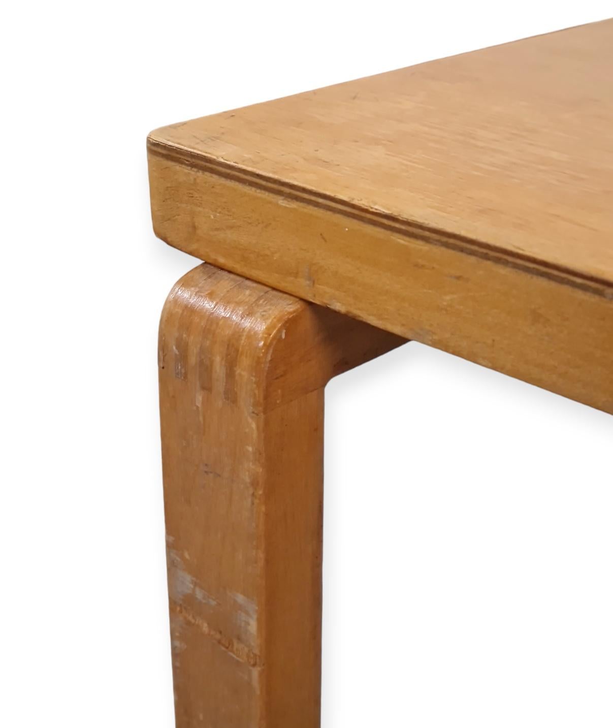 An Exceptionally Rare Alvar Aalto War-time Side table, 1940s For Sale 1
