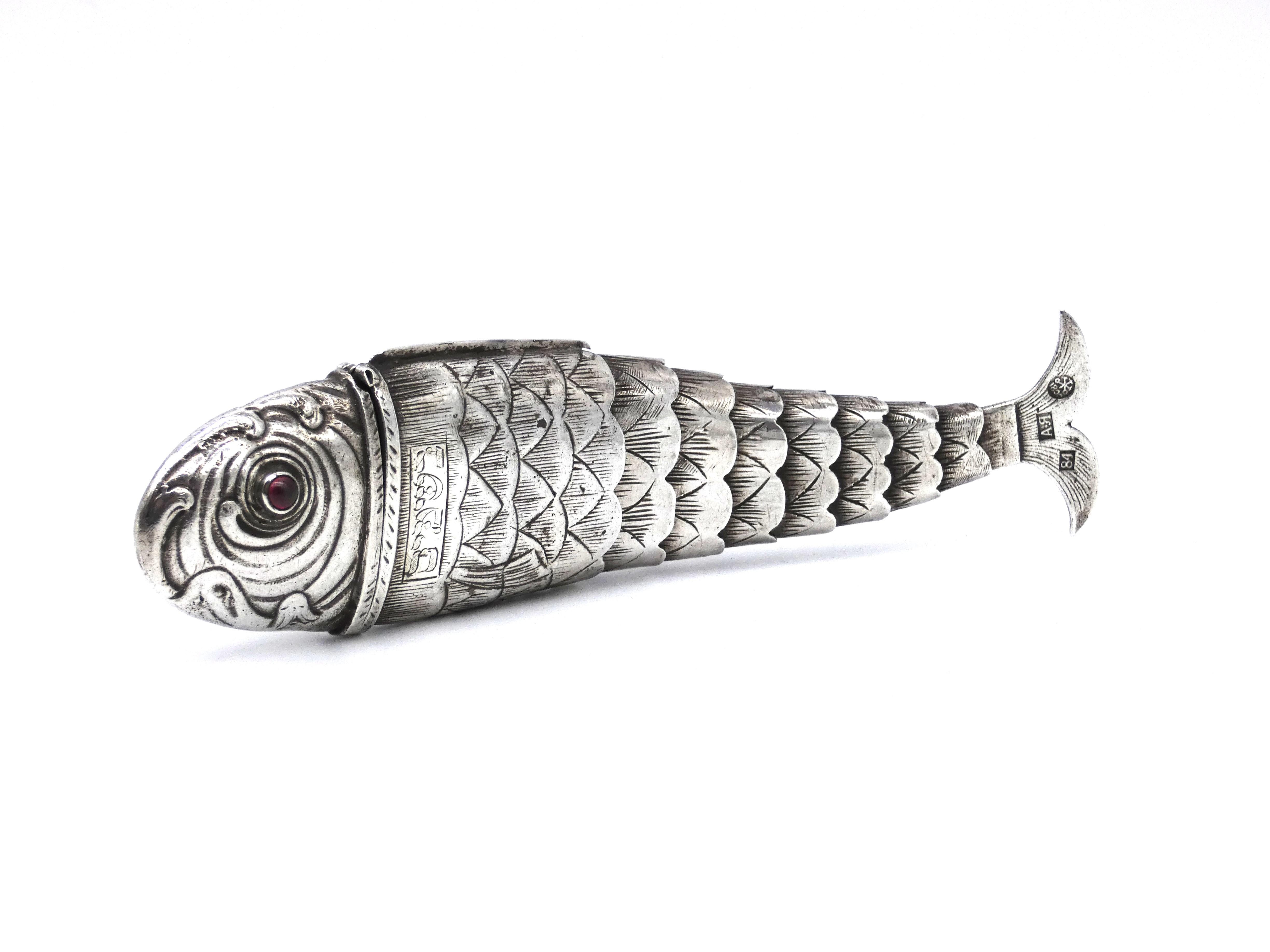 Exklusiver silberner Fischgefäßbehälter in Form eines Fisches, Russland um 1800 im Angebot 1