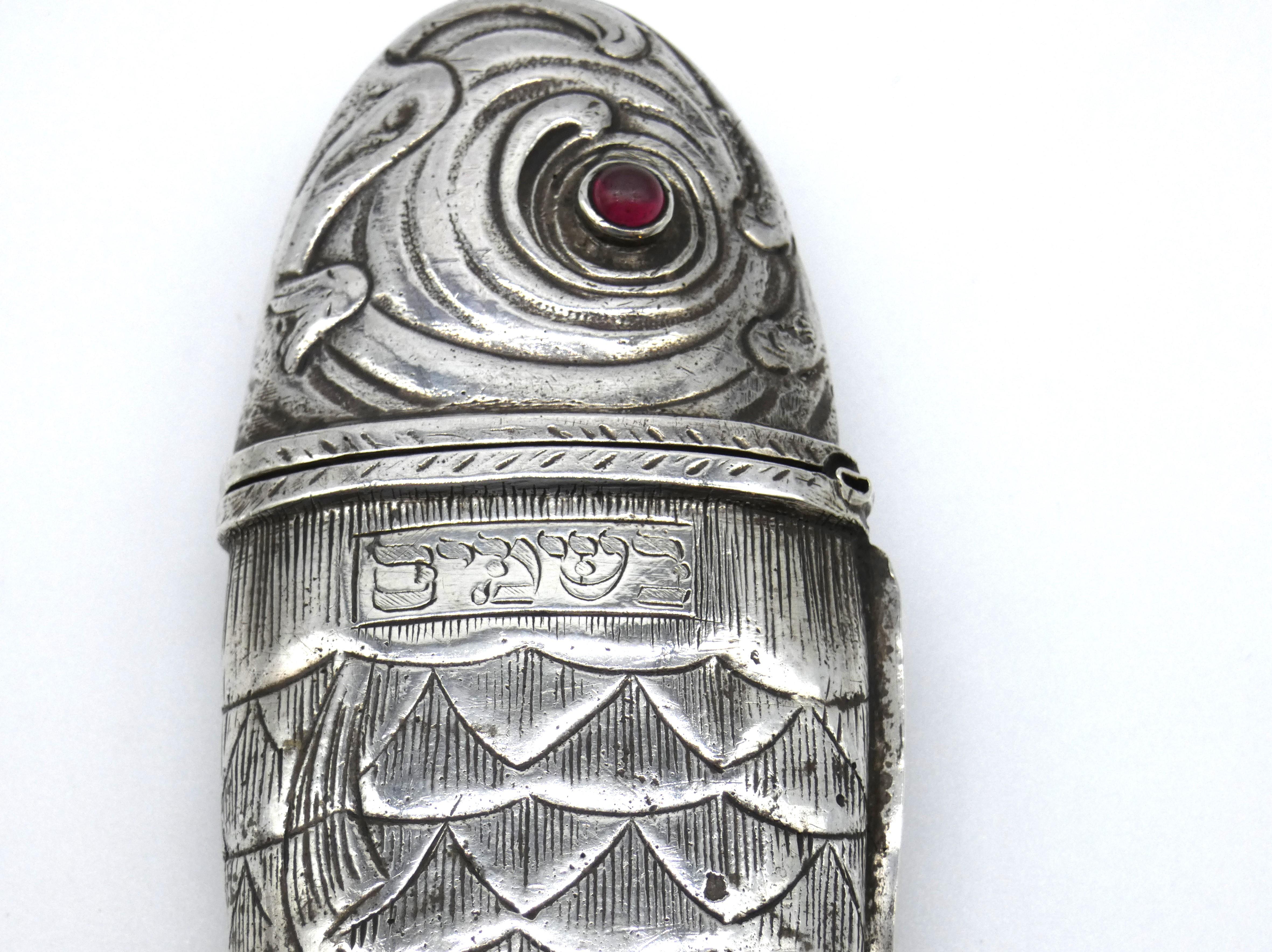 An Exclusive Silver Fish Formed Spice Container, Russia Circa 1800 For Sale 4