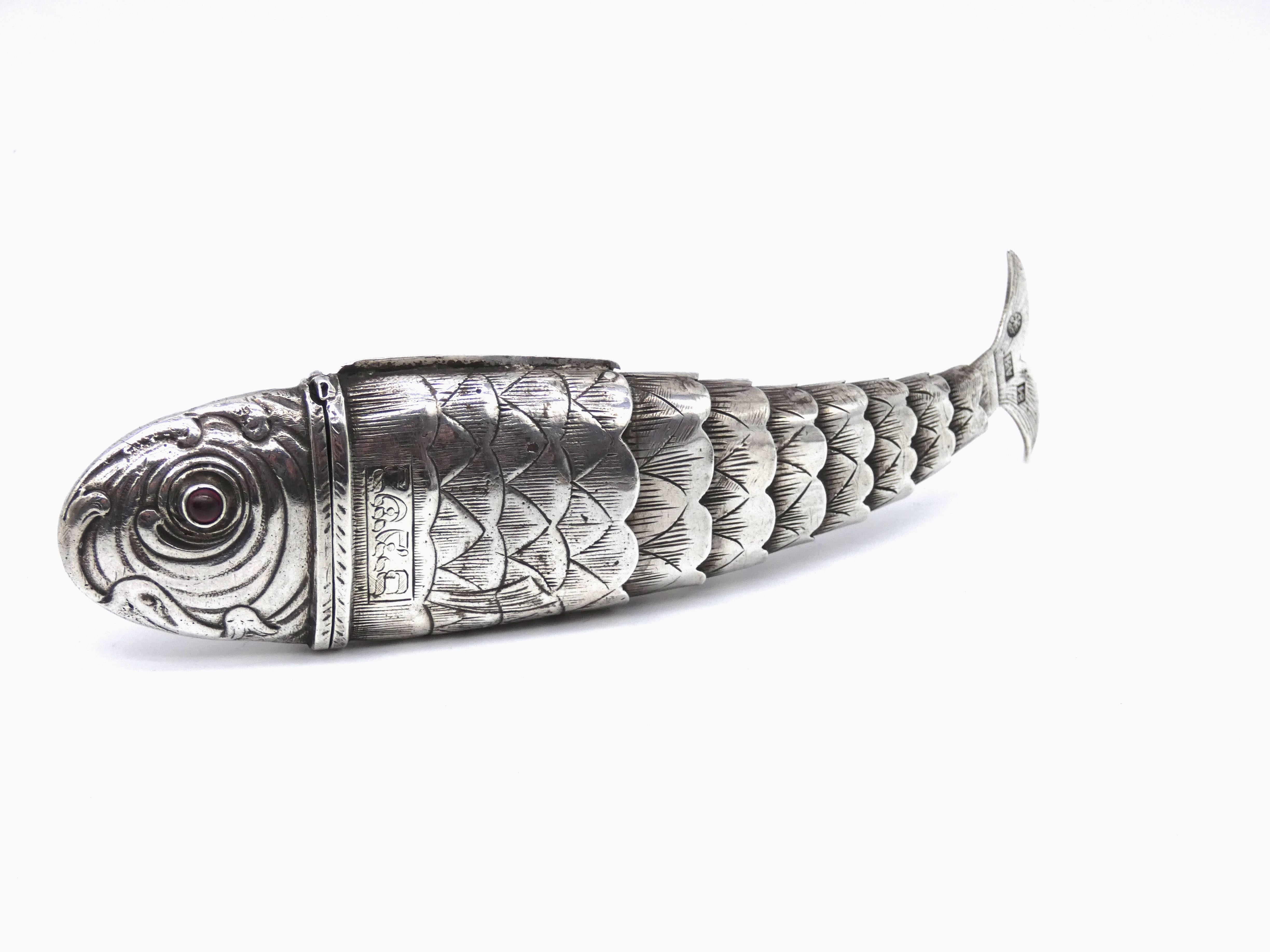 An Exclusive Silver Fish Formed Spice Container, Russia Circa 1800 In Good Condition For Sale In New York, NY