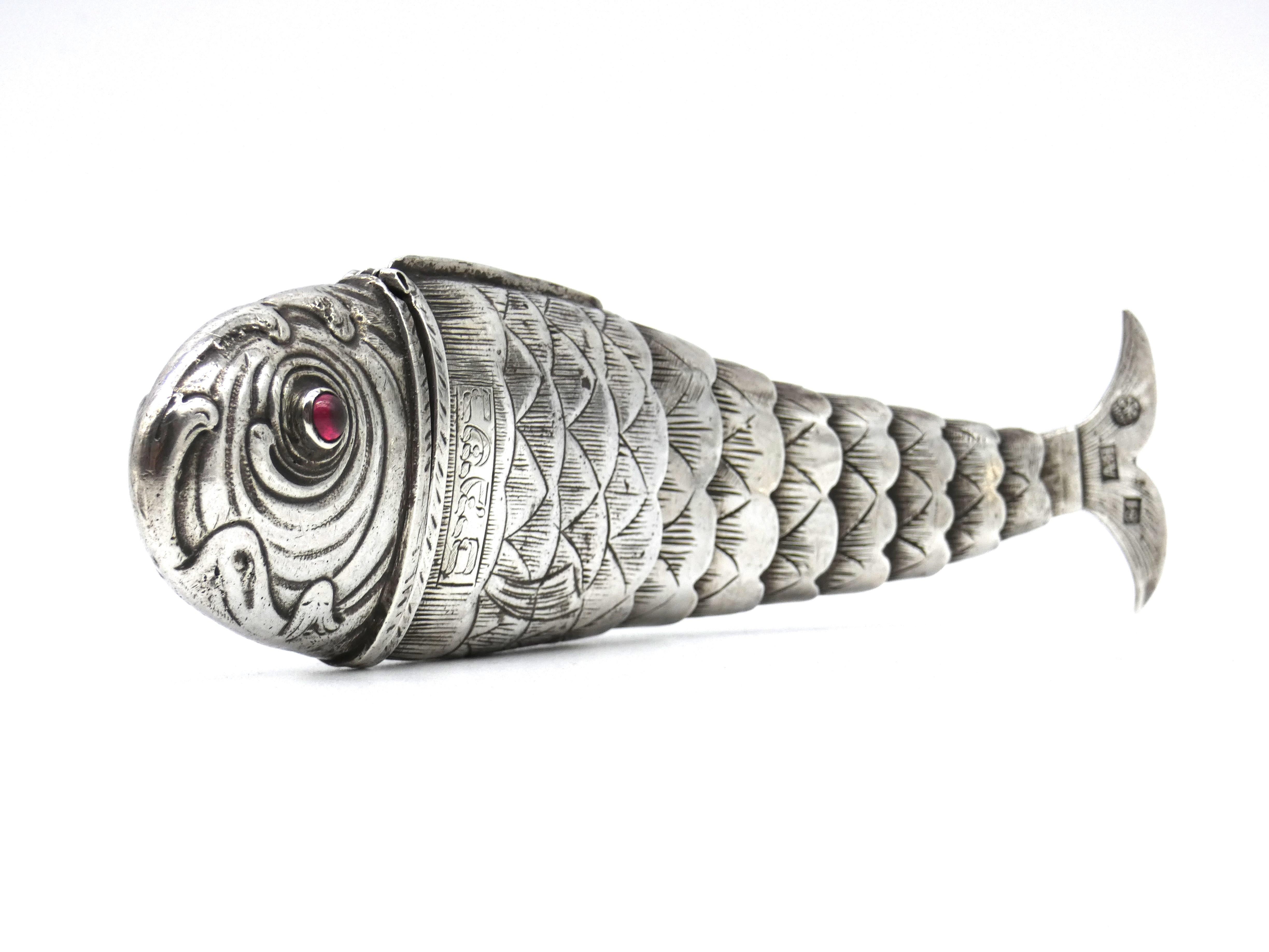 Exklusiver silberner Fischgefäßbehälter in Form eines Fisches, Russland um 1800 (Silber) im Angebot