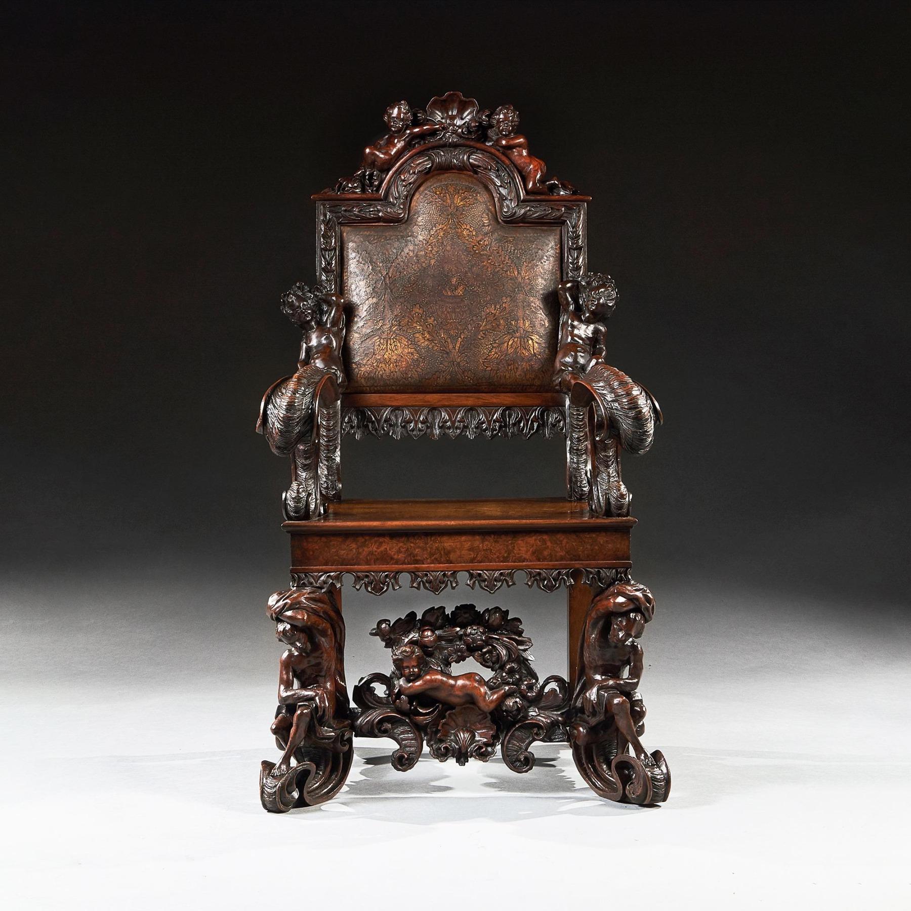 Un grand fauteuil italien en noyer de qualité exposition, sculpté dans le style baroque d'après Andrea Brustolon, probablement par le grand sculpteur florentin Luigi Frullini (1839-97).



Italie, vers 1850.



La rambarde supérieure arquée