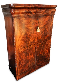 *Uno squisito secretaire francese in mogano a fiamma del XIX secolo