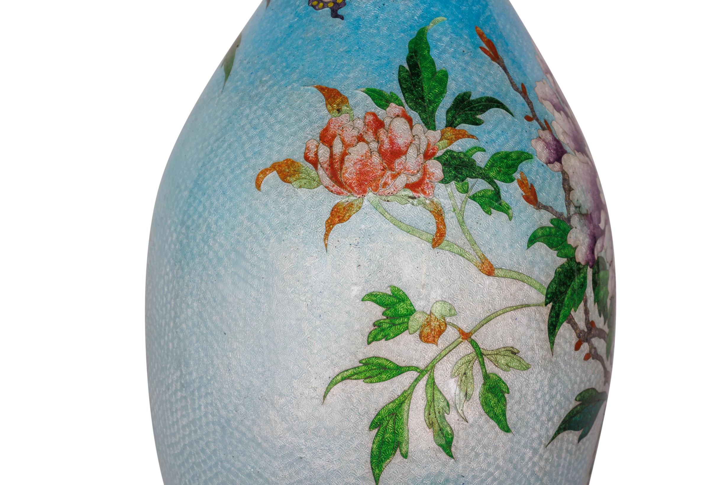 Una squisita e grande coppia di vasi giapponesi Meiji Ginbari con smalto cloisonne in vendita 5