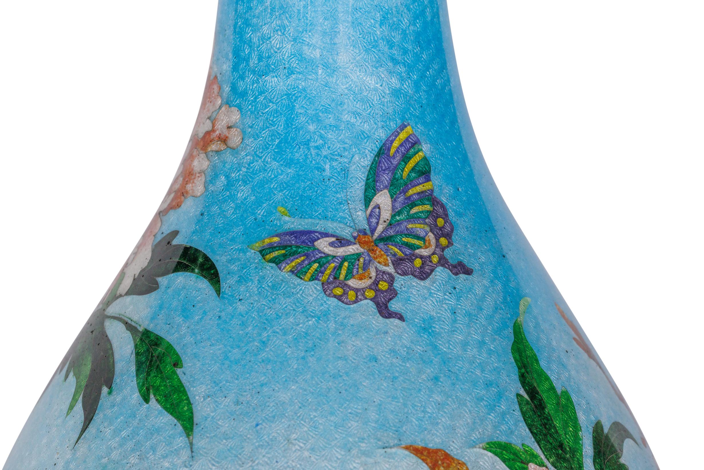 Una squisita e grande coppia di vasi giapponesi Meiji Ginbari con smalto cloisonne in vendita 6