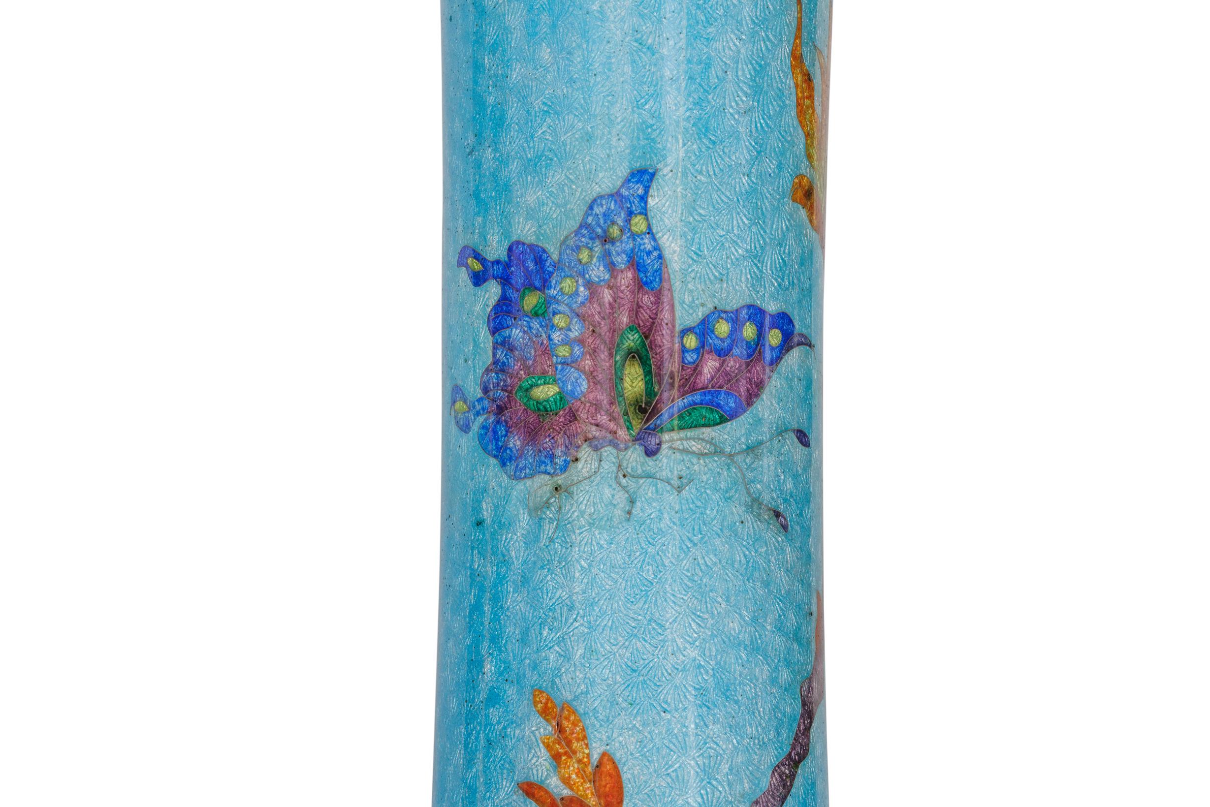 Una squisita e grande coppia di vasi giapponesi Meiji Ginbari con smalto cloisonne in vendita 7