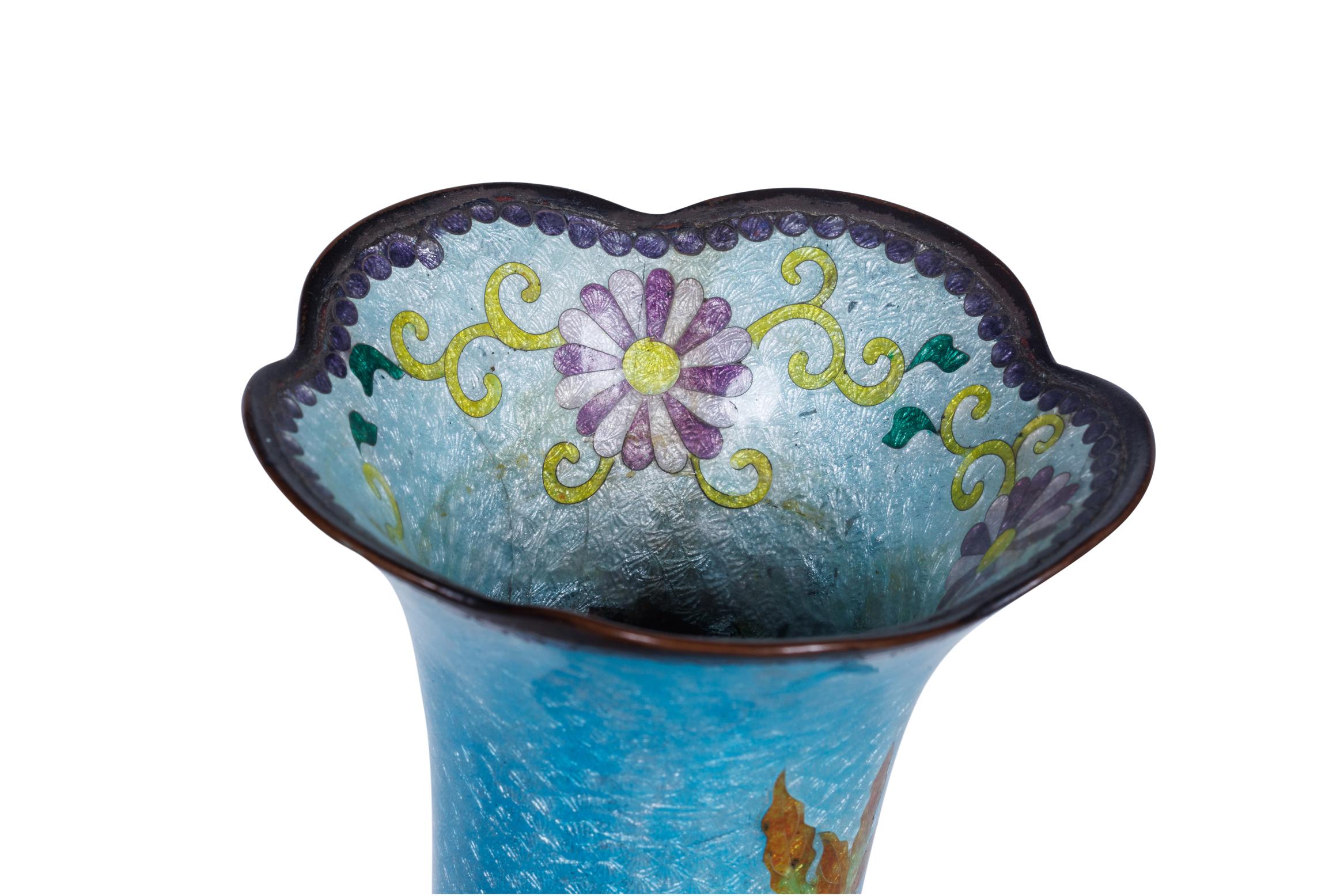 Una squisita e grande coppia di vasi giapponesi Meiji Ginbari con smalto cloisonne in vendita 8
