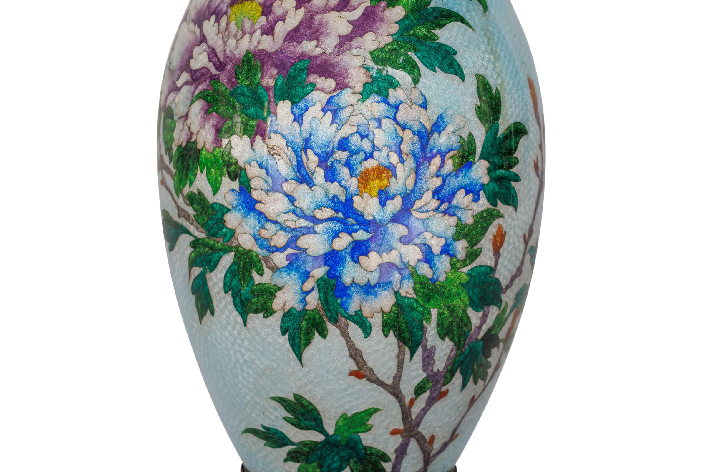 Una squisita e grande coppia di vasi giapponesi Meiji Ginbari con smalto cloisonne in vendita 1
