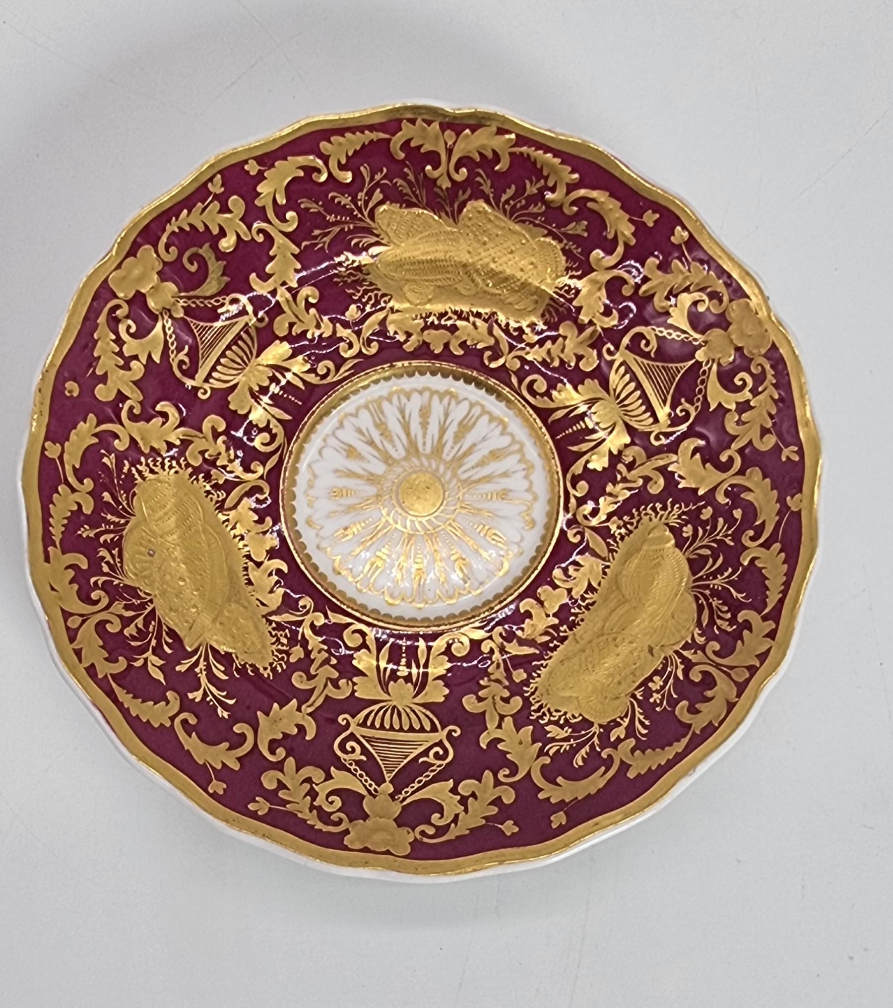 Peint à la main Une exquise et rare tasse et soucoupe de cabinet A.I.C. vers 1830. en vente