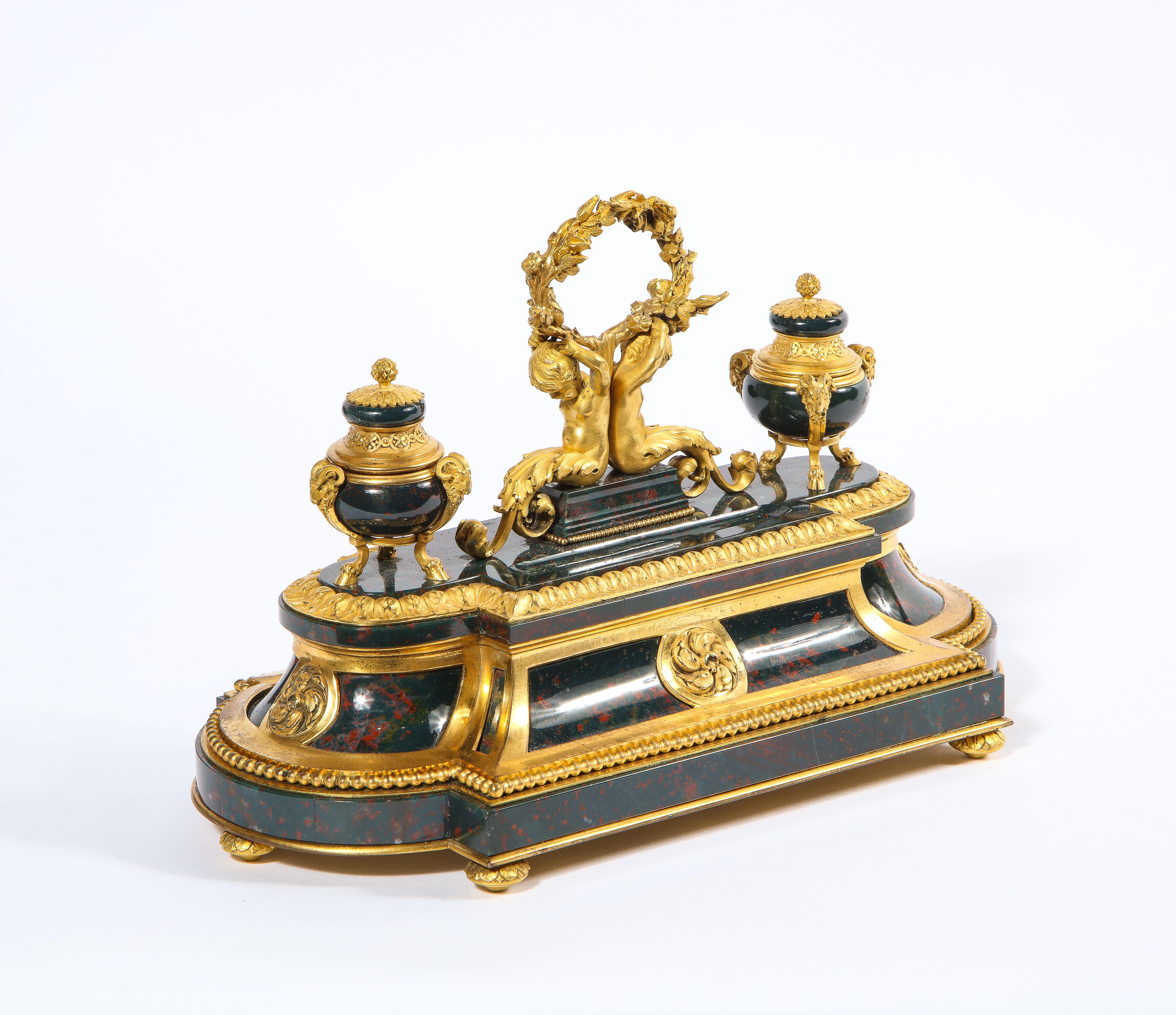 Exquisites und seltenes französisches Tintenfass aus Blutstein im Louis-XVI.-Stil mit Goldbronzebeschlägen (Napoleon III.) im Angebot