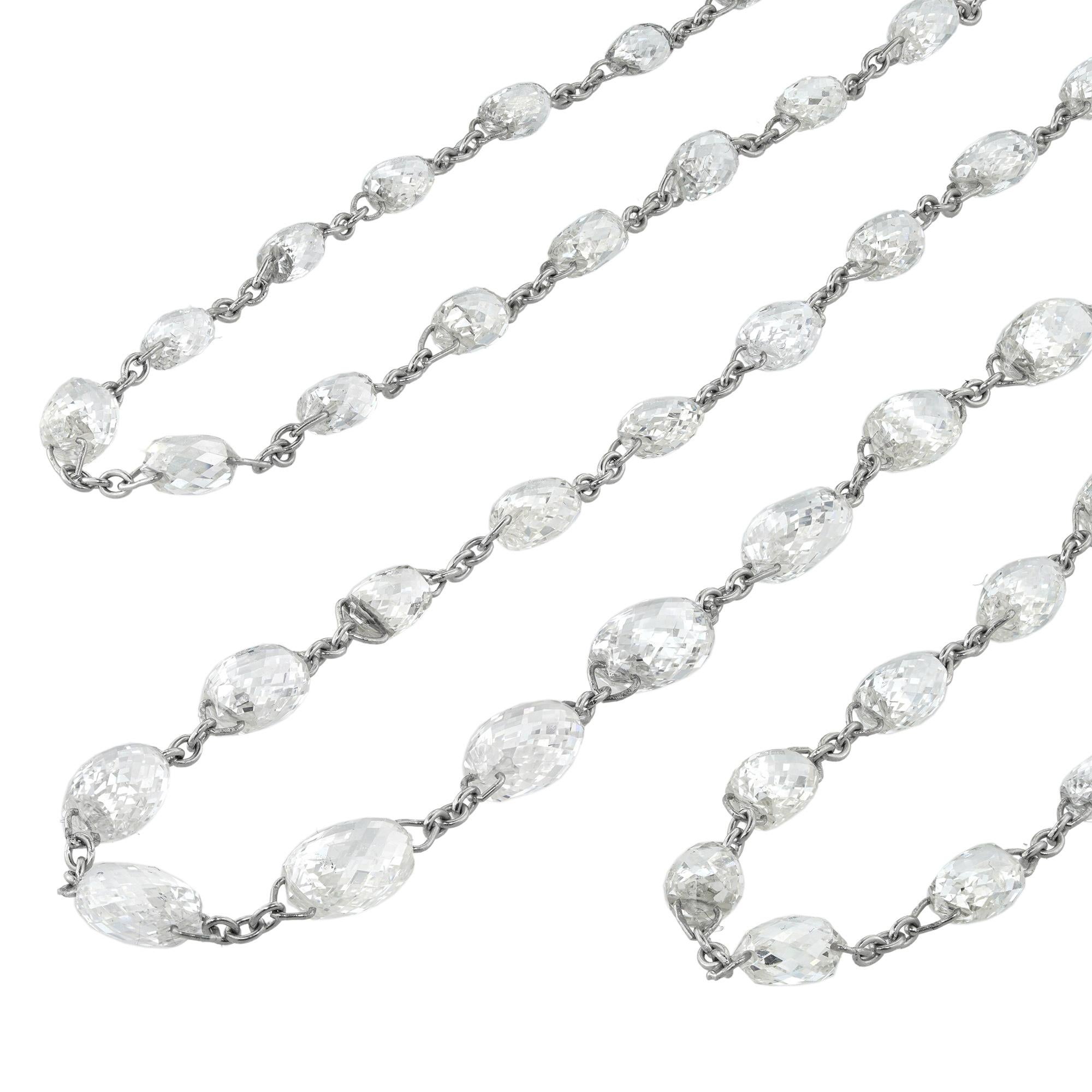 Squisita collana a catena con diamanti taglio briolette, sessantaquattro diamanti taglio briolette per un peso totale di 26,61 carati, di colore G-I e purezza VSI2-SI1, tutti collegati da maglie in platino, che terminano con una chiusura ad anello