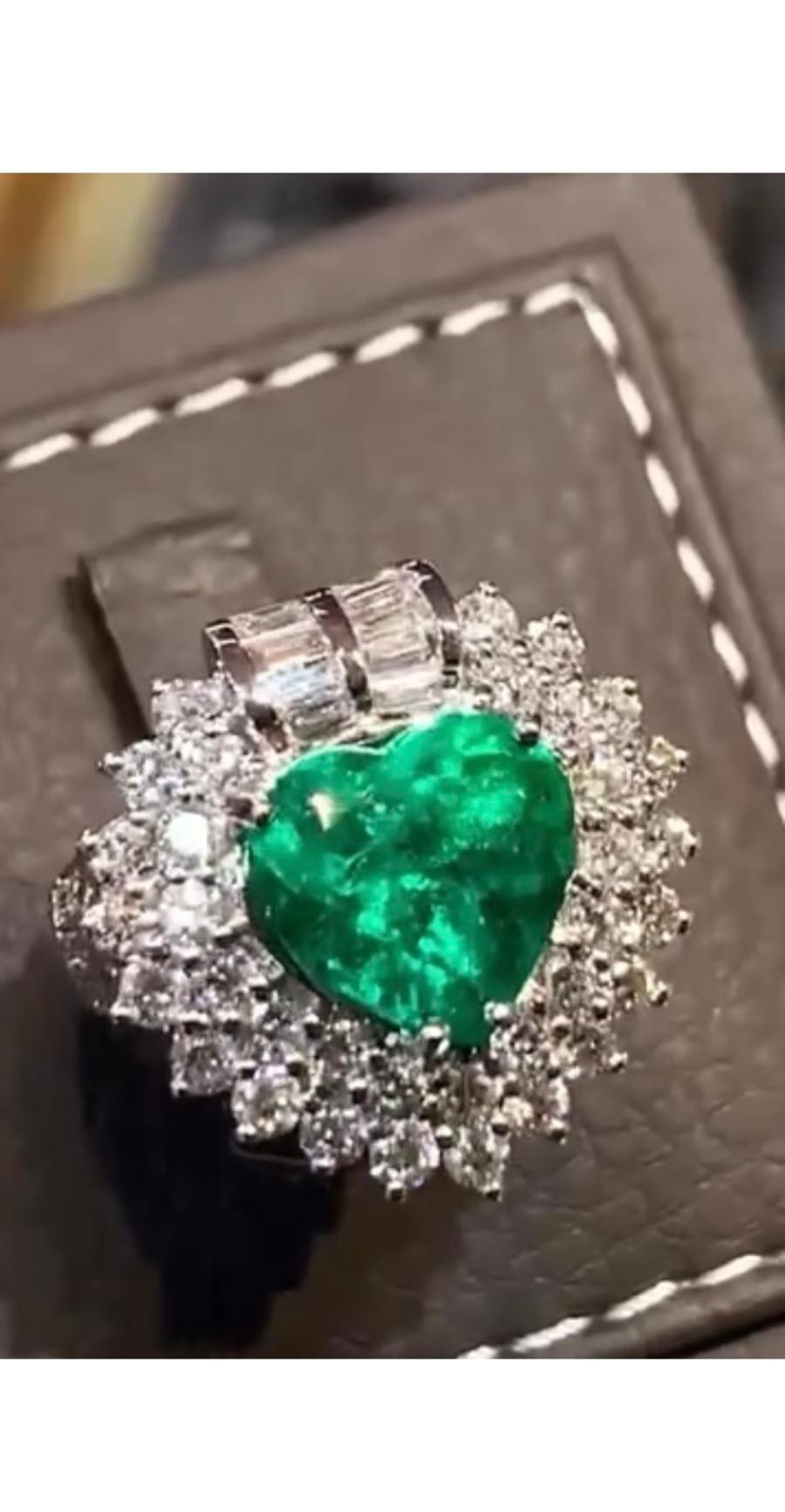 Contemporary An exquisite certified 5, 77 carats of  emerald and diamonds on ring For Sale