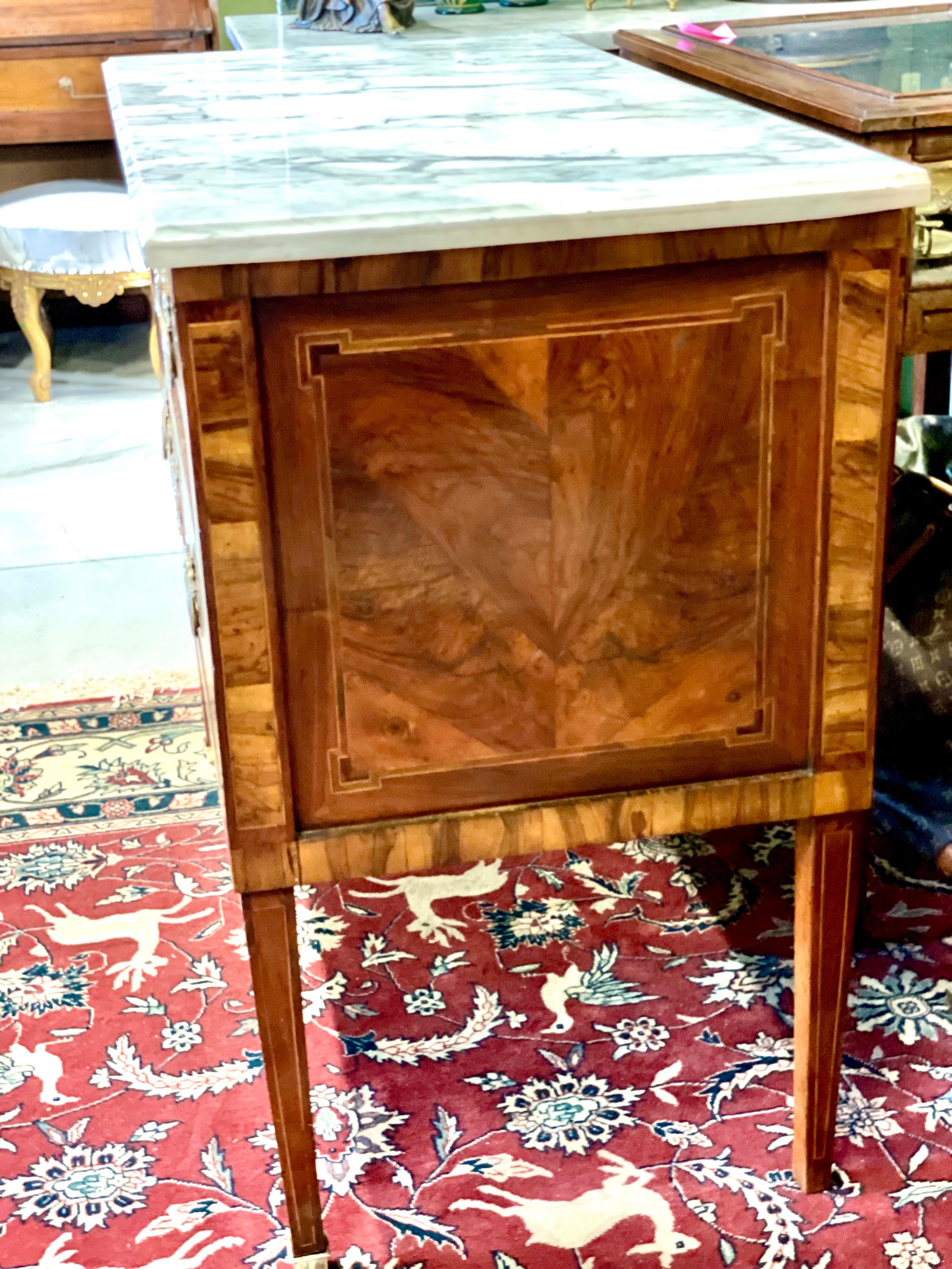 French Louis XVI 'Commode Sauteuse' with Marble Top For Sale 3