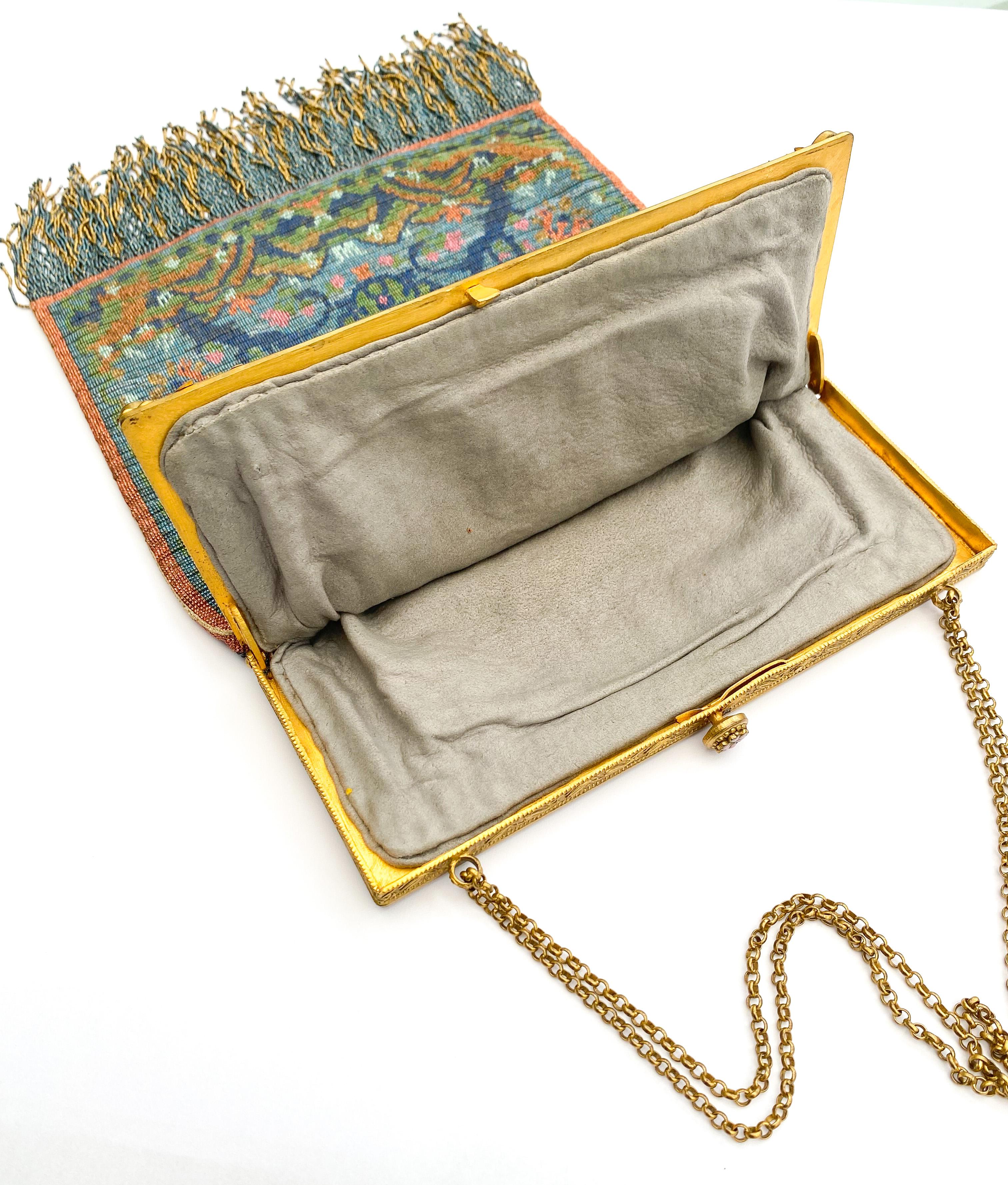 Eine exquisite, feine, perlenbesetzte, dezent farbige, große Handtasche mit Juwelenrahmen im Angebot 9