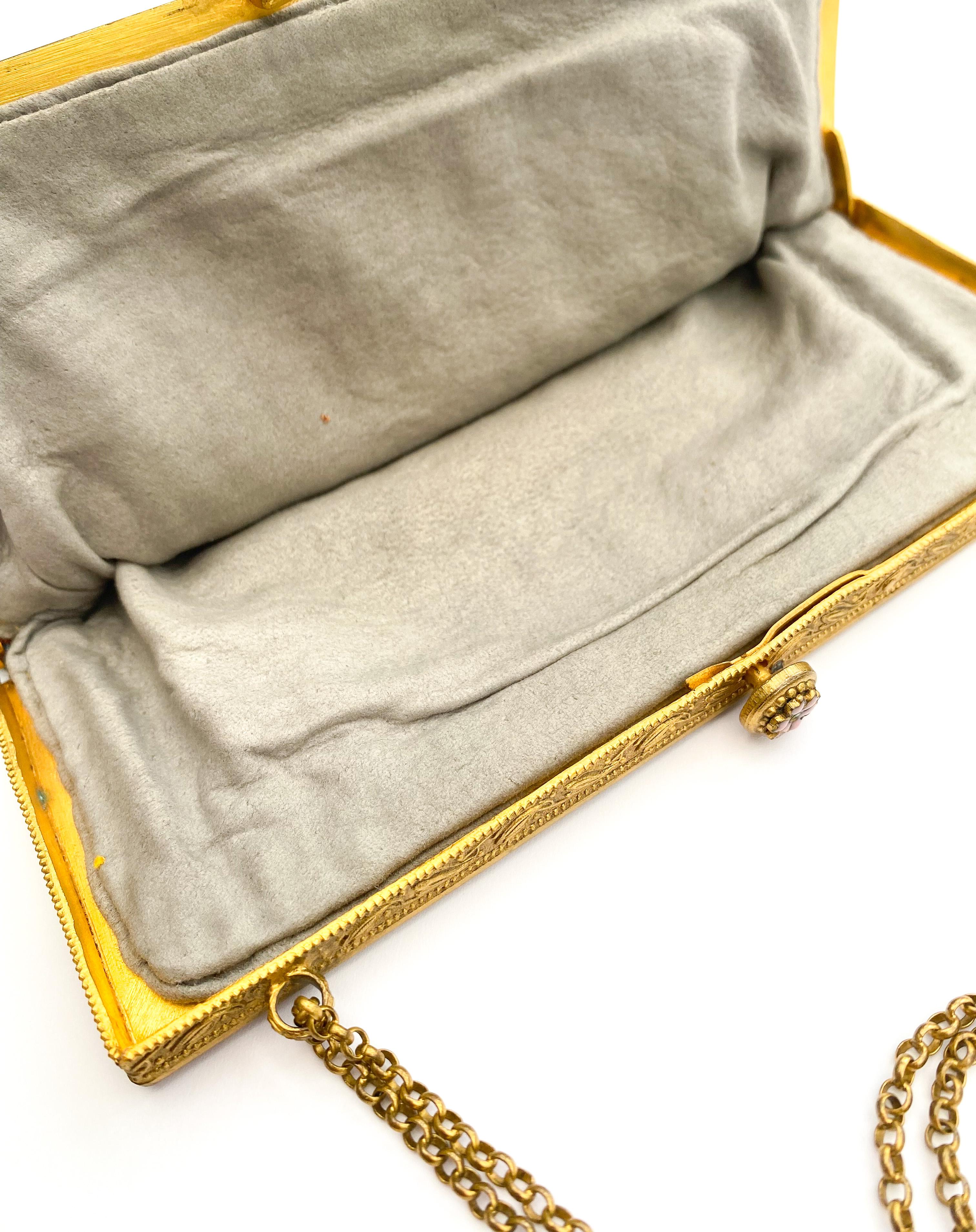 Eine exquisite, feine, perlenbesetzte, dezent farbige, große Handtasche mit Juwelenrahmen im Angebot 10