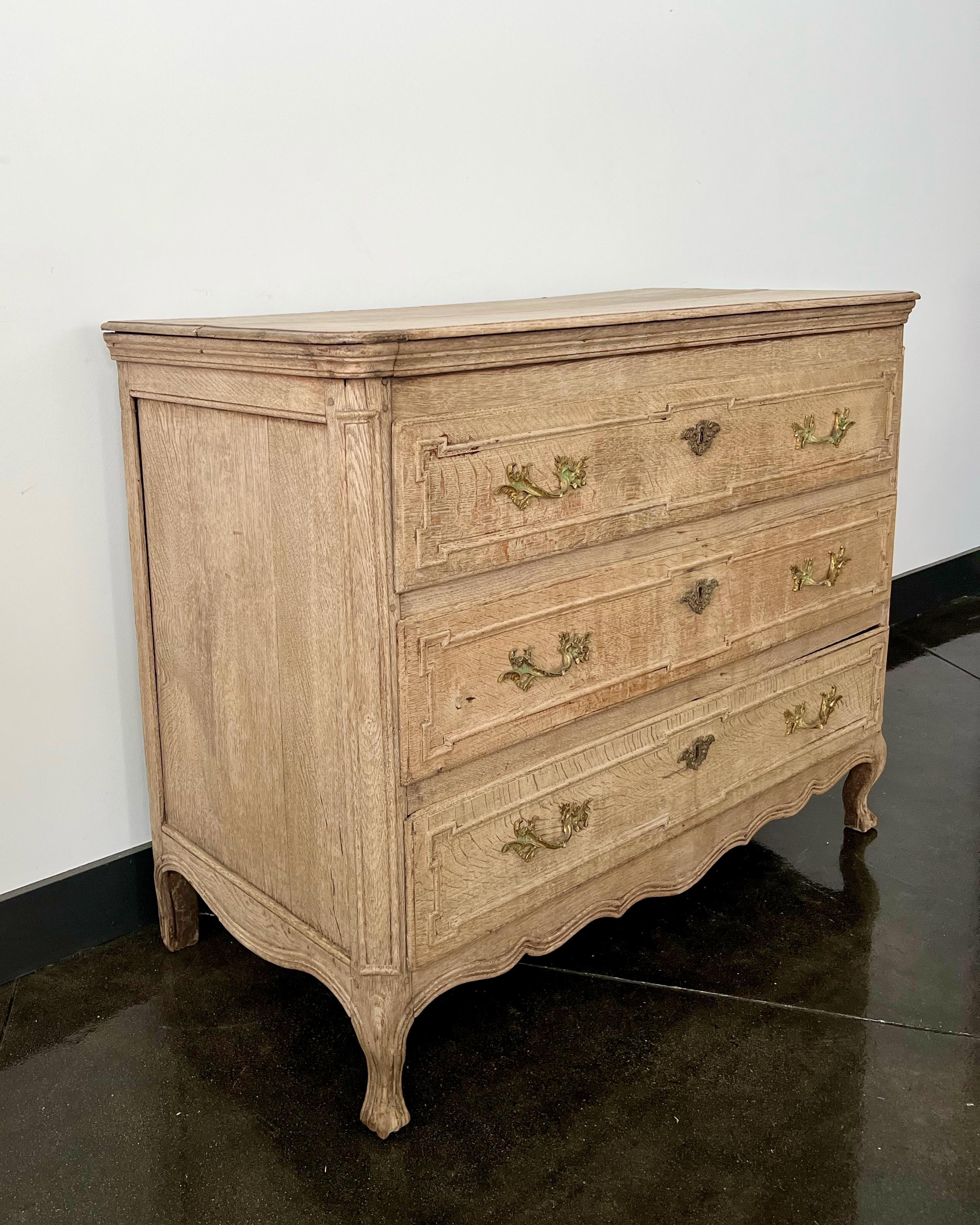 Exquisite French 18th Century Oak Commode In Good Condition In Charleston, SC