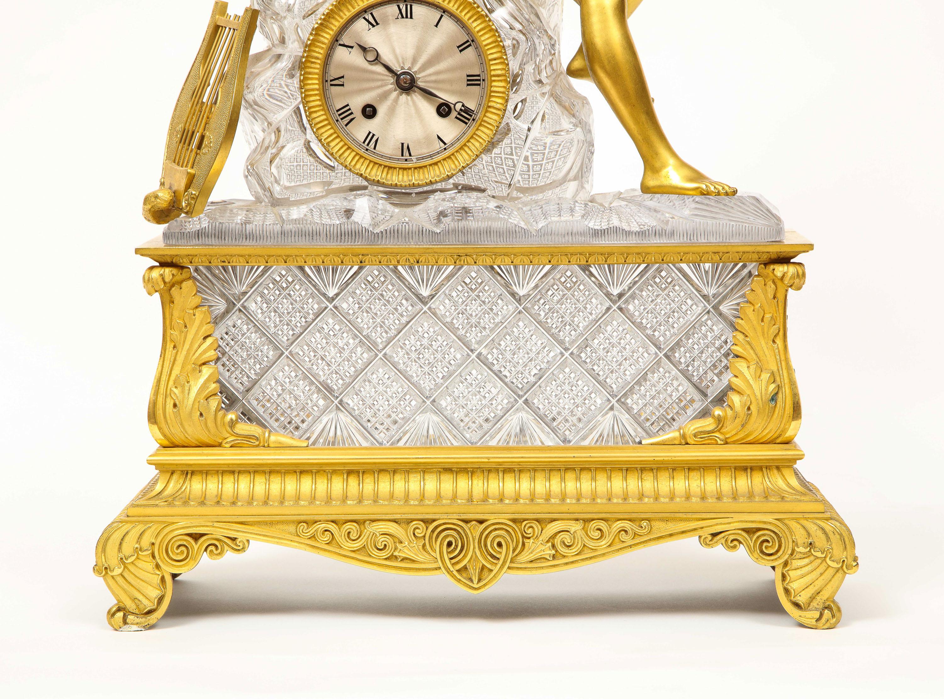 Français Magnifique horloge Empire française en bronze doré et cristal taillé, vers 1815 en vente