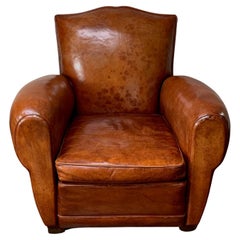 Exquis fauteuil club en cuir français, moustache caramel, circa 1930