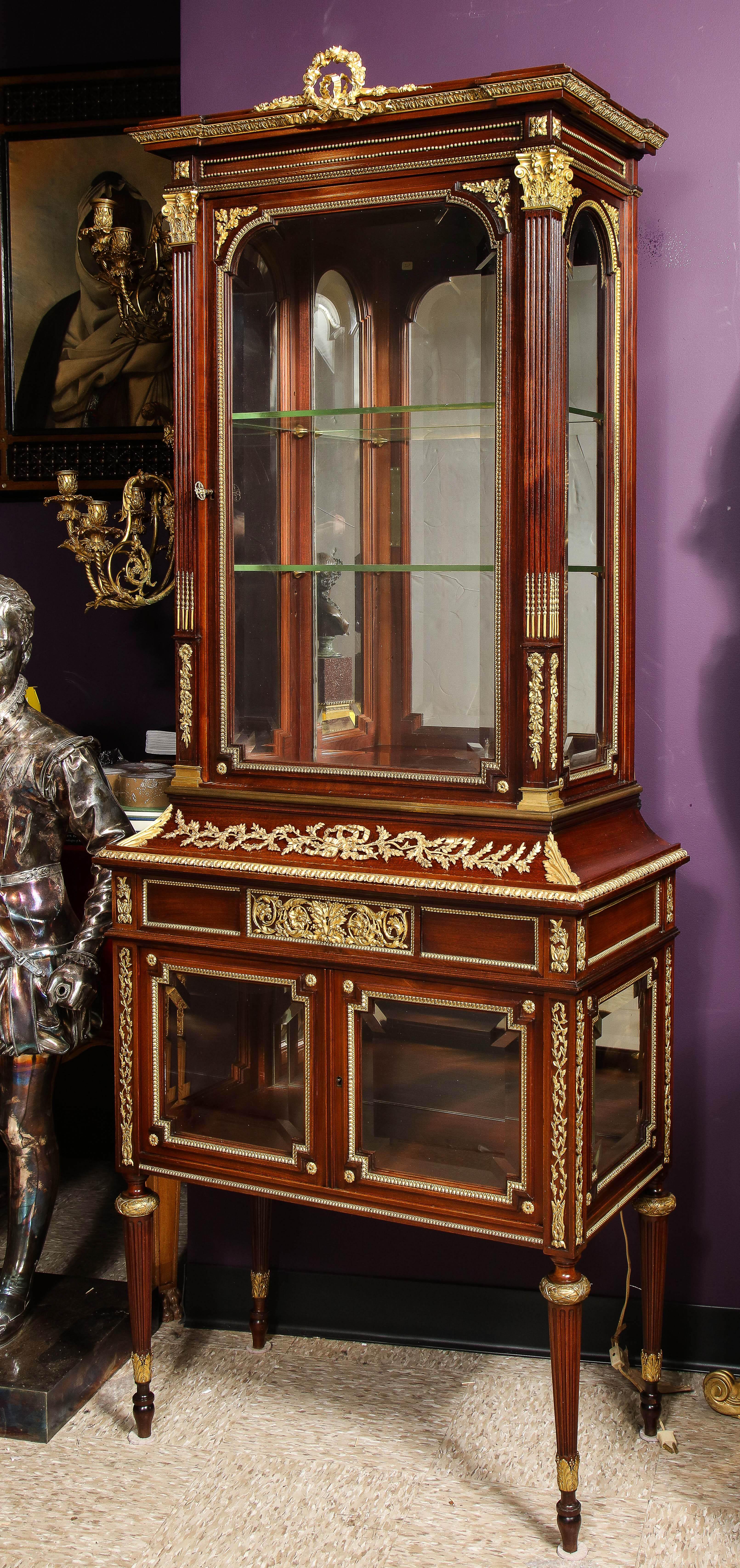 Exquisite French Ormolu-Mounted Mahogany and Glass Vitrine Cabinet In Good Condition For Sale In New York, NY