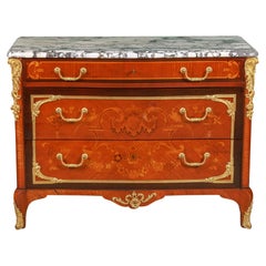 Magnifique commode française en acajou avec parqueterie et dessus en marbre, montée en bronze doré, vers 1870