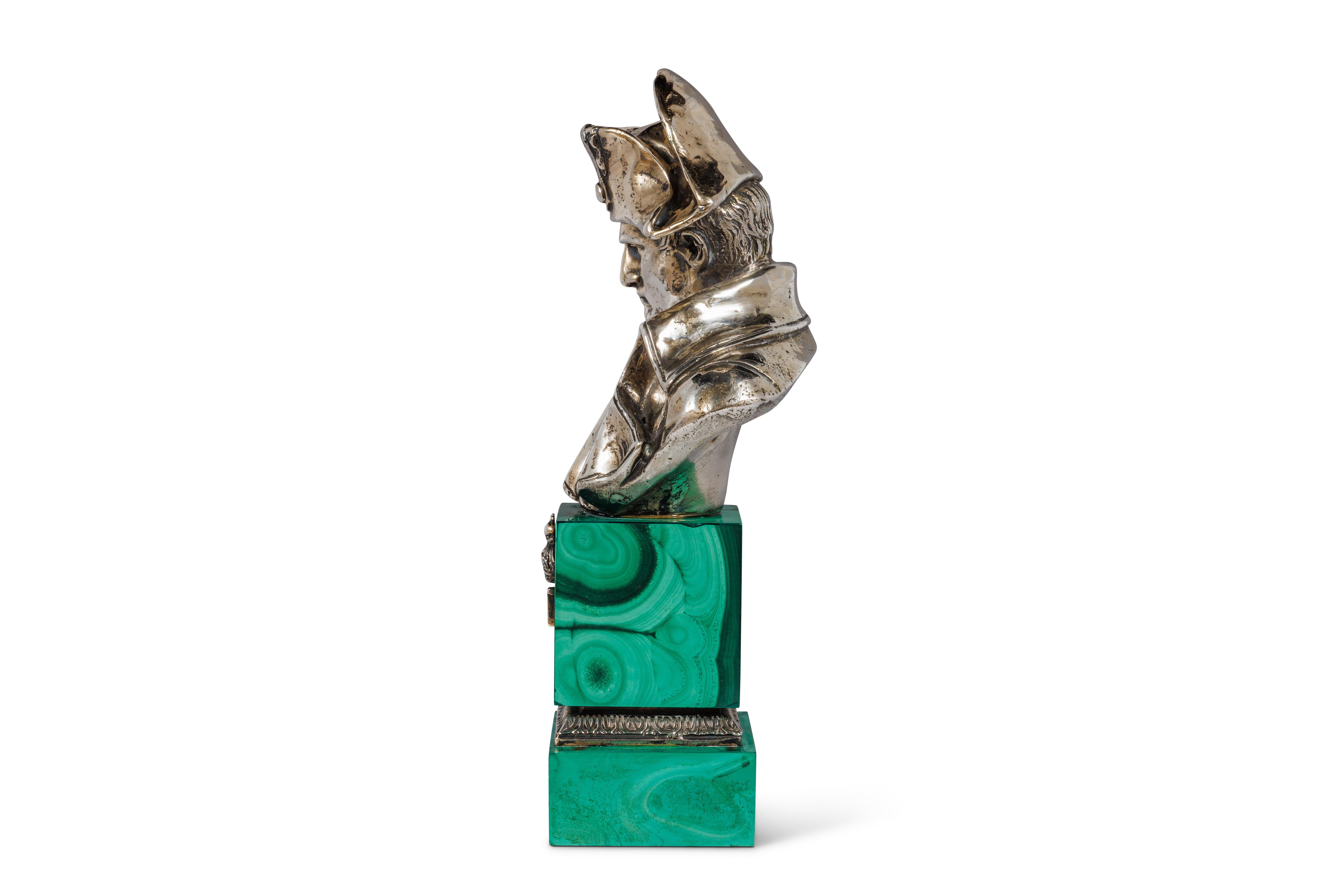 Napoleone III Uno squisito busto francese di Napoleone in argento e malachite, opera di Emile Pinedo in vendita