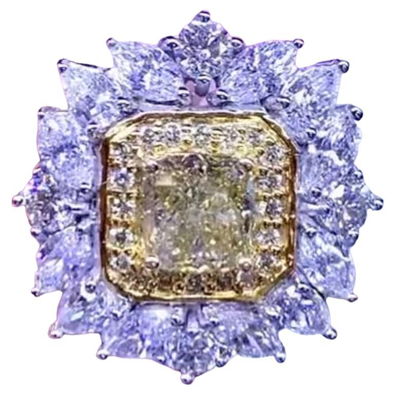 Exquisite GIA Certified Ct 2, 01 of Fancy Diamond on Ring For Sale