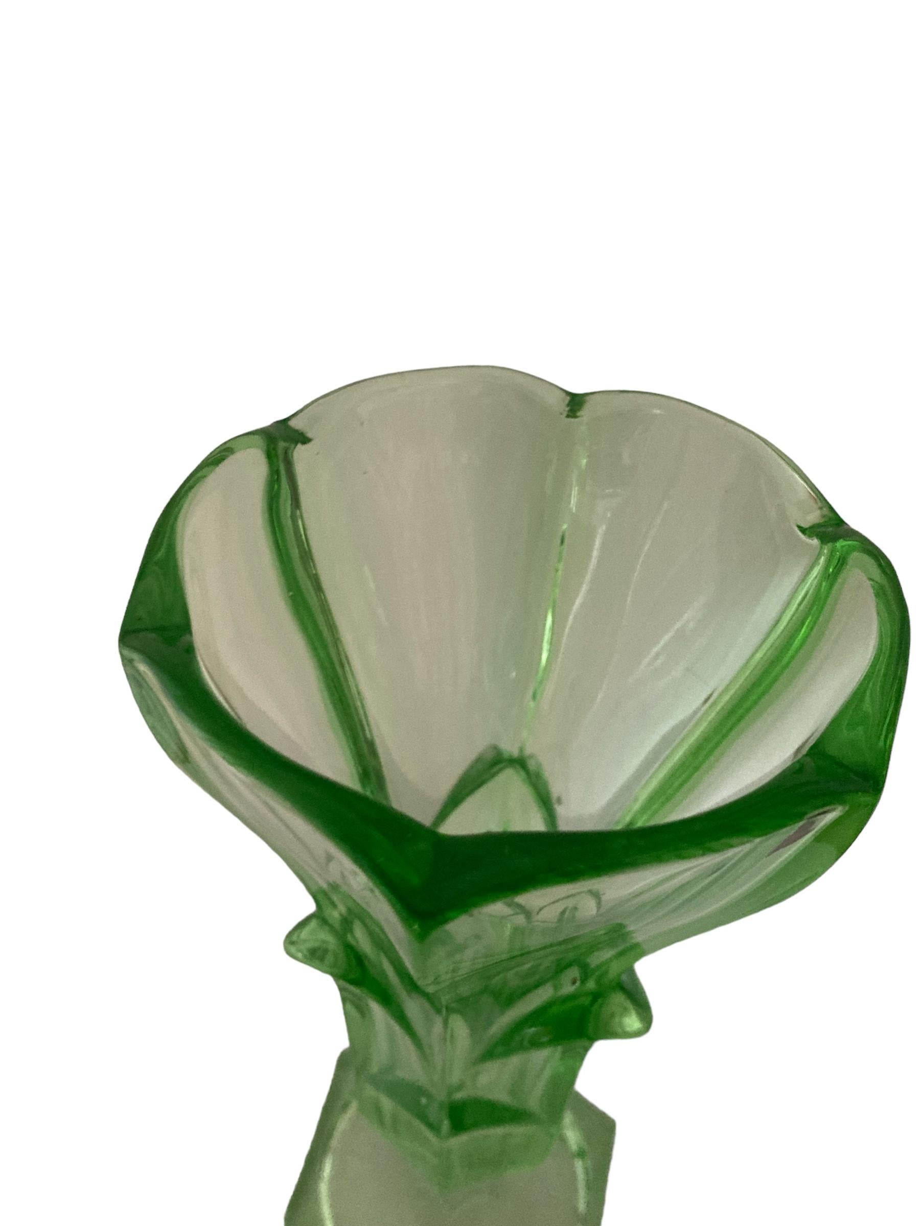 An exquisite green uranium glass vase with a captivating flower design For Sale 1