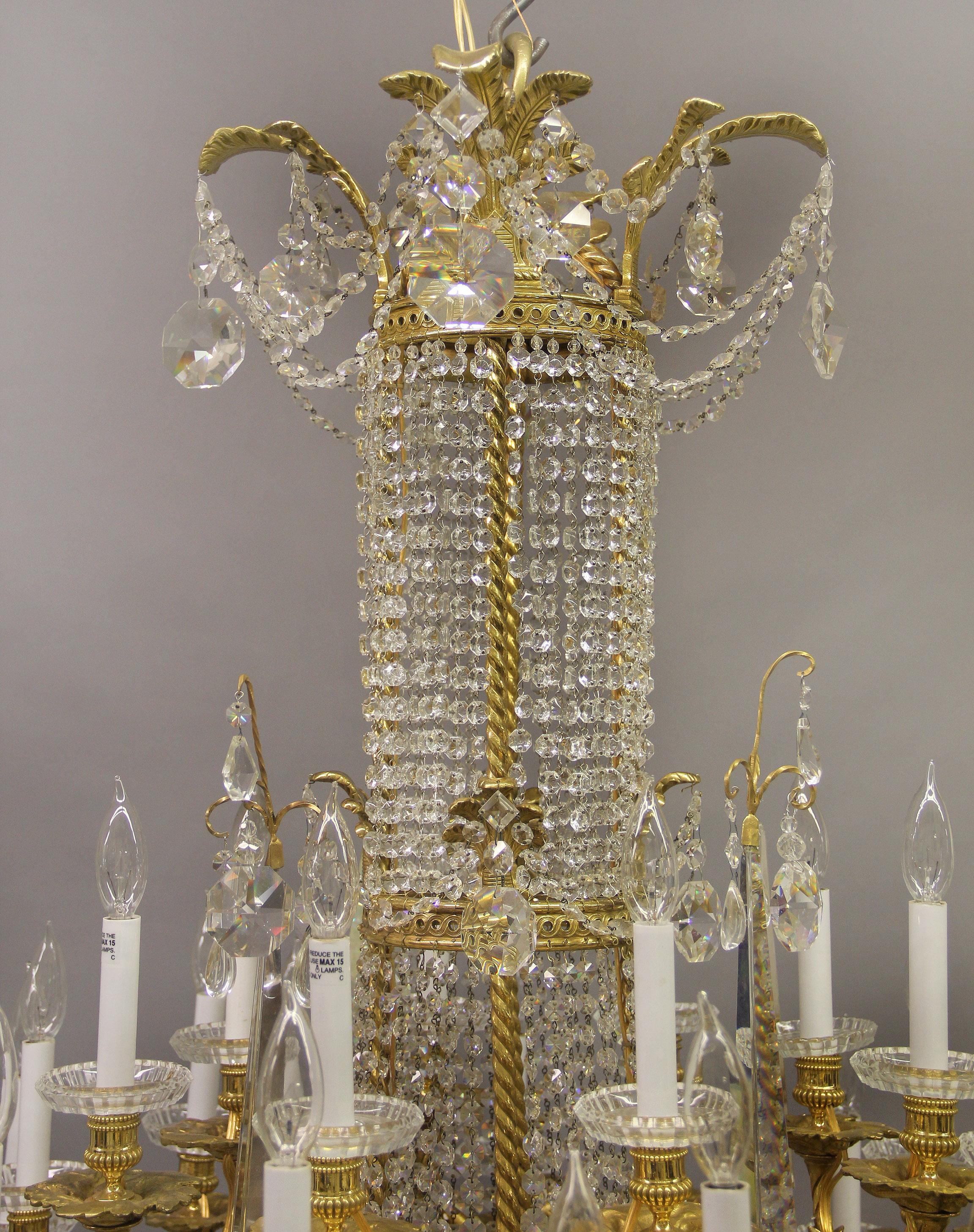 Belle Époque Magnifique lustre en bronze doré et cristal de Baccarat de la fin du XIXe siècle en vente