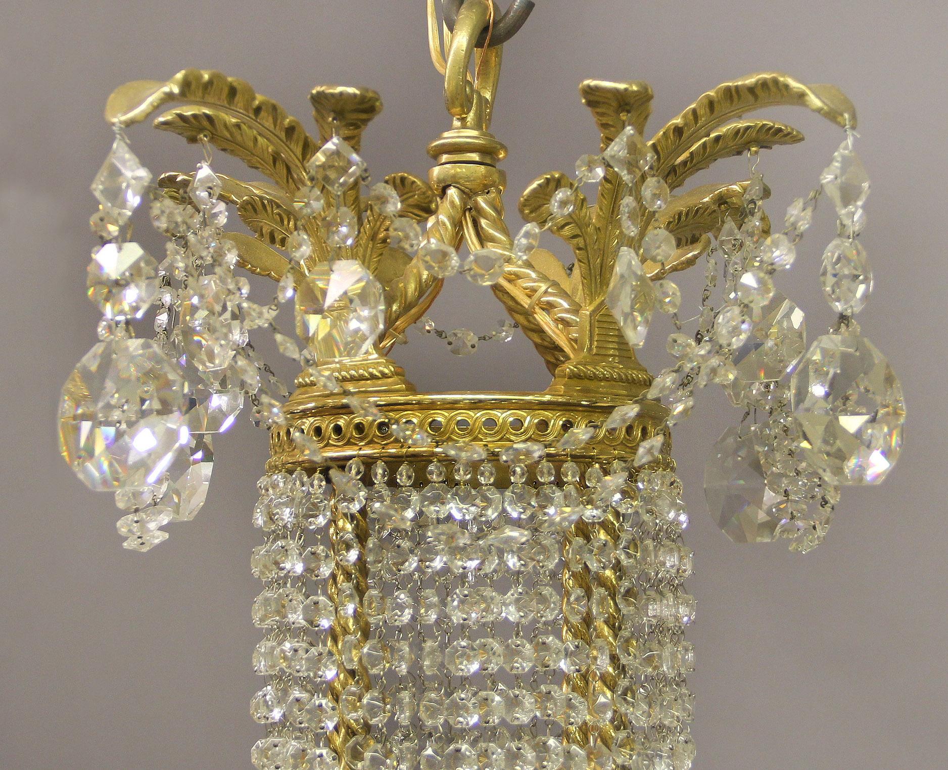 Français Magnifique lustre en bronze doré et cristal de Baccarat de la fin du XIXe siècle en vente