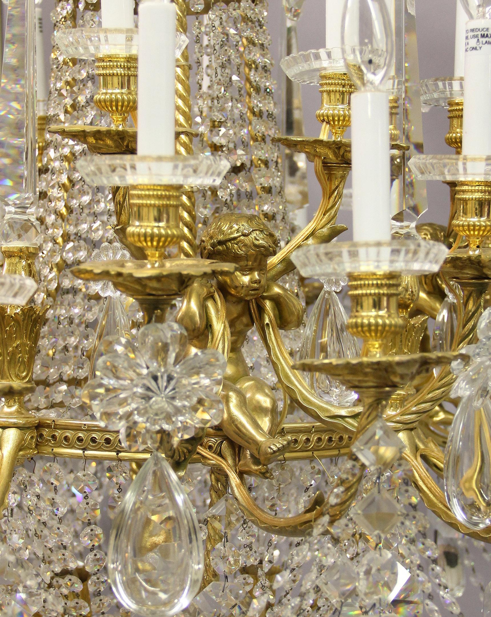 Magnifique lustre en bronze doré et cristal de Baccarat de la fin du XIXe siècle Bon état - En vente à New York, NY
