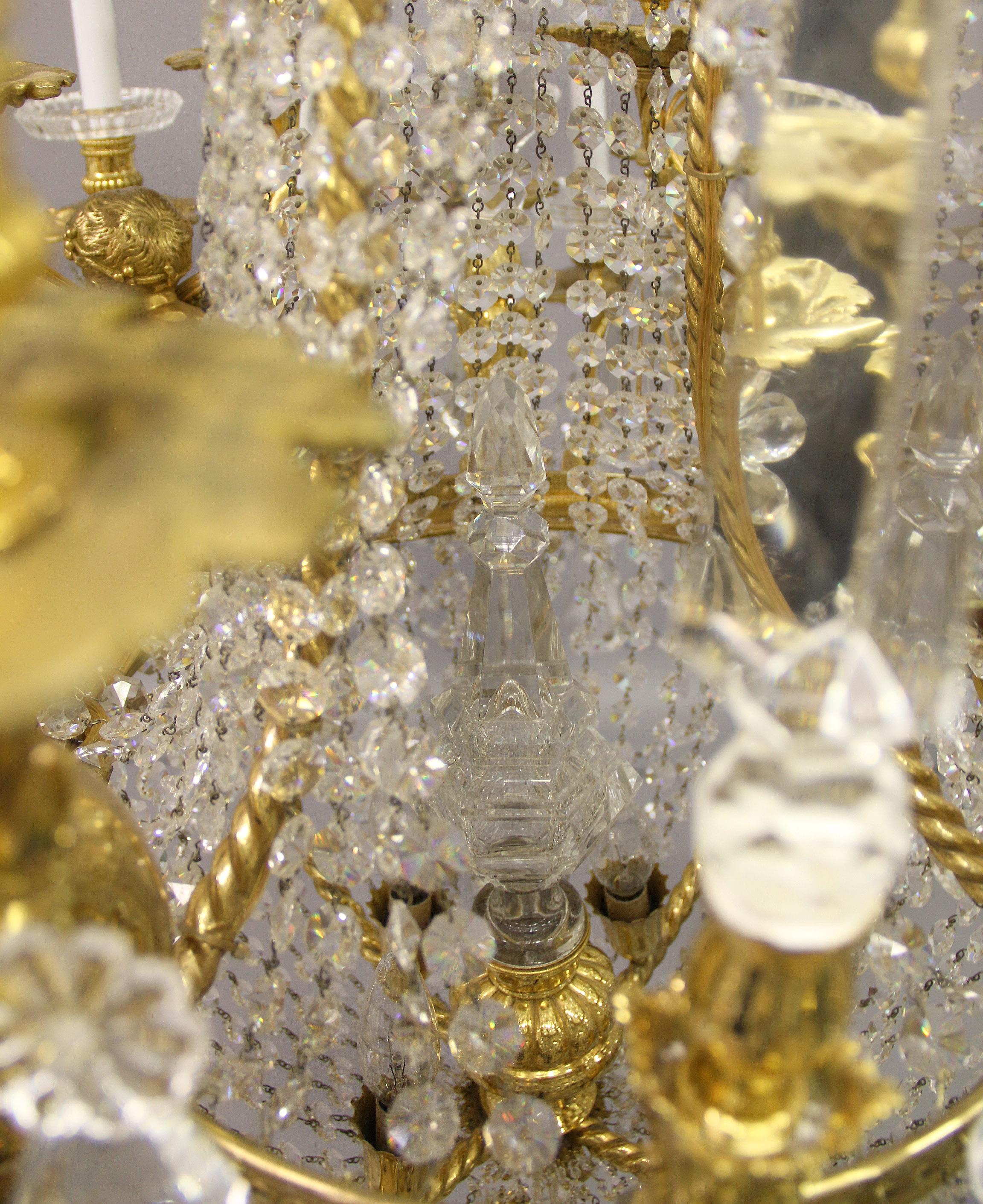 Magnifique lustre en bronze doré et cristal de Baccarat de la fin du XIXe siècle en vente 2